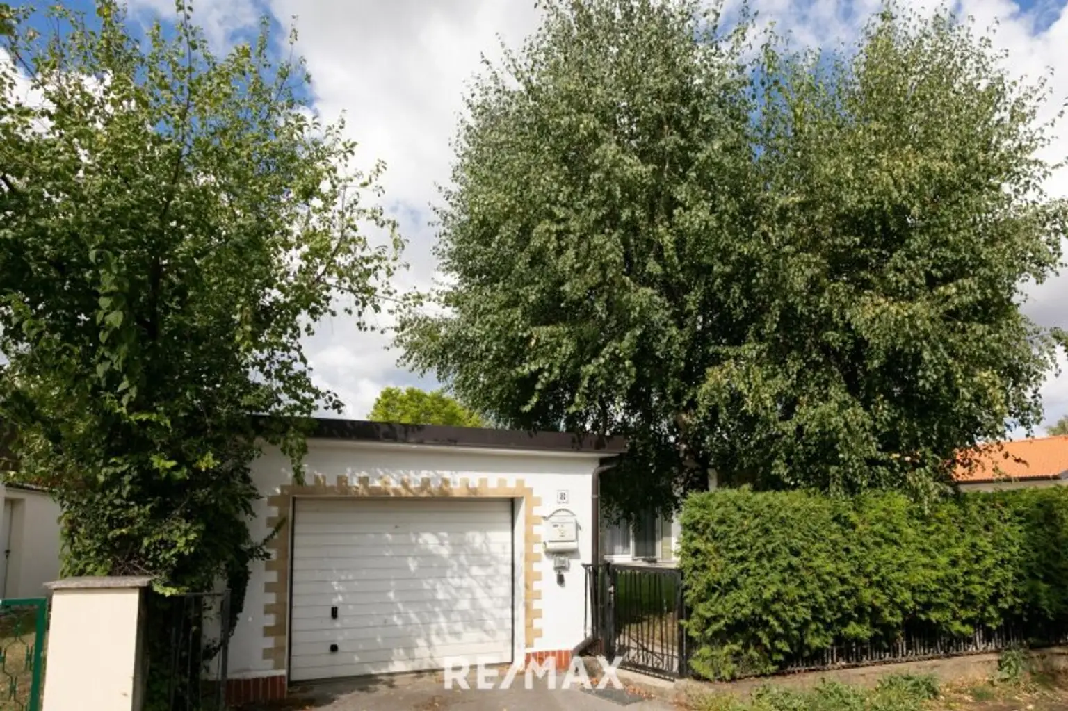 Baugrundstück in Seenähe mit Altbestand !