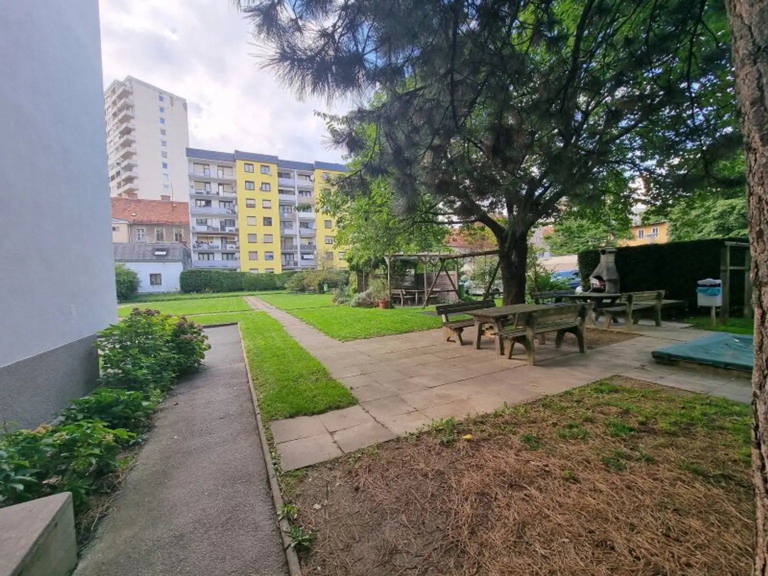 3-Zimmer Erdgeschoss Wohnung mit Loggia!