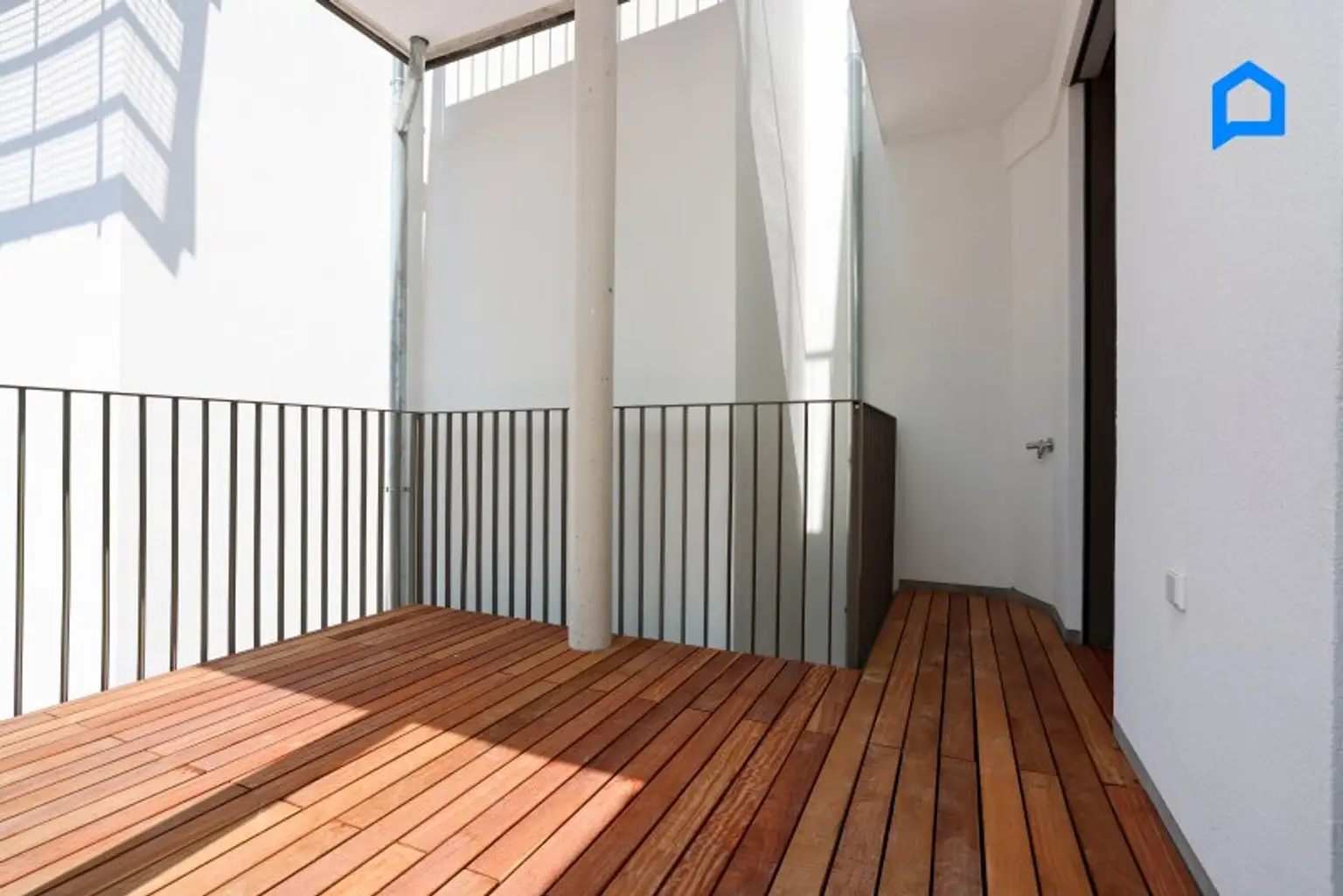 Schönbrunnblick-Gloriette, ERSTBEZUG, JETZT einziehen! Dachgeschoss NEU mit modernster Ausstattung148m² Wohnfläche, 4 Zimmer plus Nebenräume, auch Altbau Etagen-Wohnungen, teilweise Kurzzeitvermietung möglich !