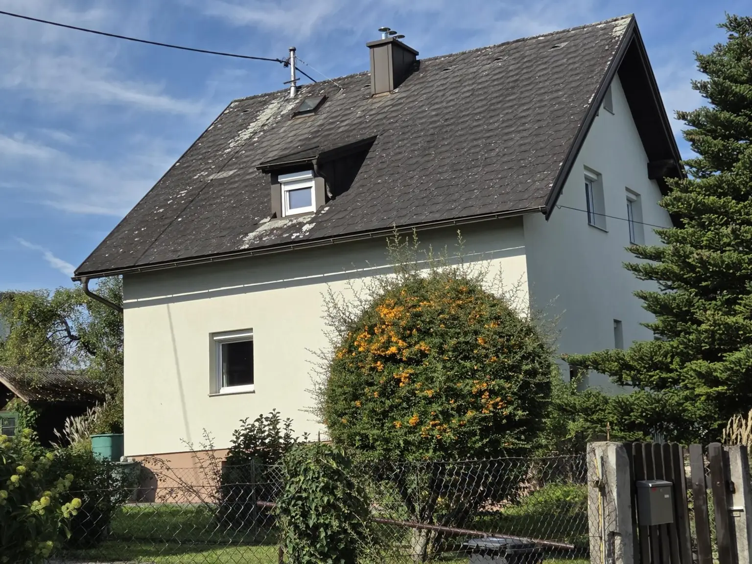 Einfamilienhaus in Ruhelage auf 830 m² großem, sonnigem Grundstück zum Innsanieren