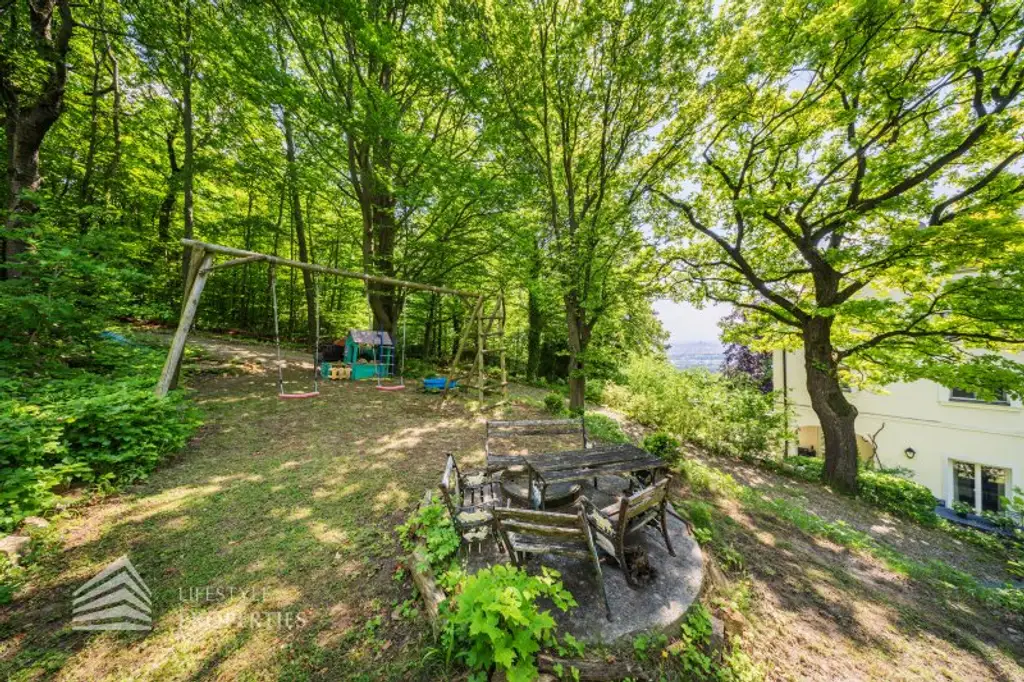 Luxuriöse Parkvilla mit einzigartigem Fernblick am Kahlenberg