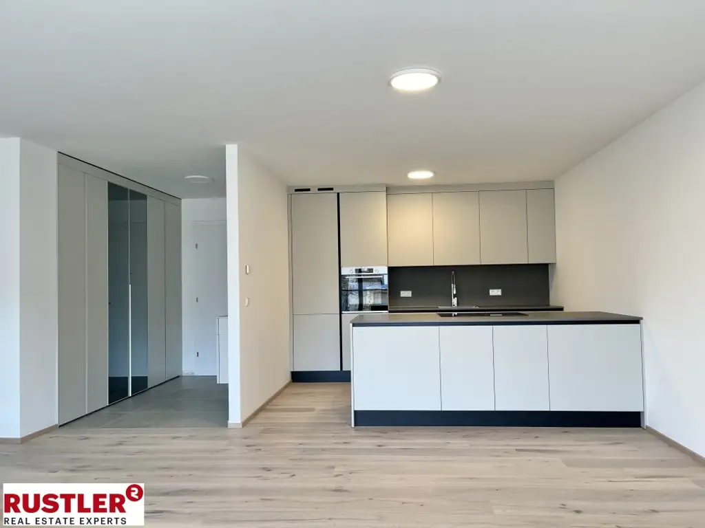 Helle Top ausgestattete Wohnung mit großem Balkon!