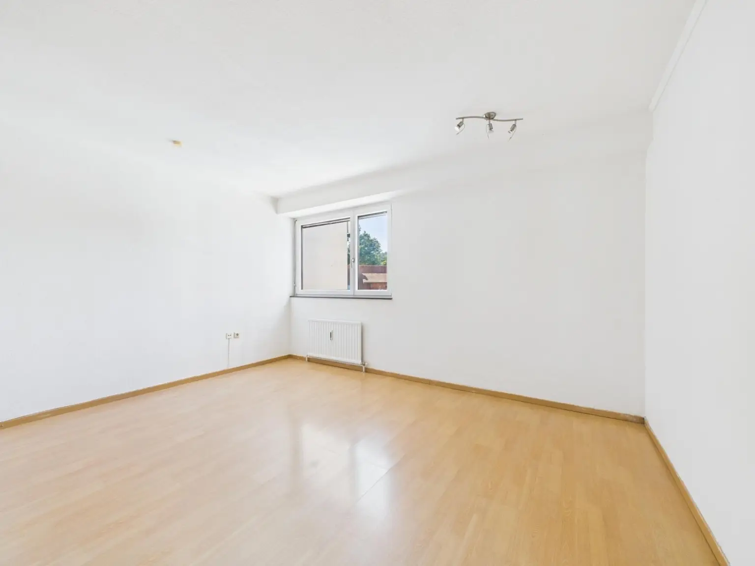 Linz/Urfahr: MIETWOHNUNG ca. 30 m2 Wohnfläche (Garconniere -1-Zimmerwohnung) in der Leonfeldner Straße