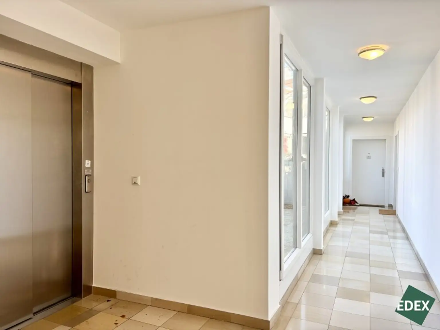 Charmante 2-Zimmer-Dachgeschosswohnung mit Süd-Terrasse und Kühlung nähe Arenbergpark