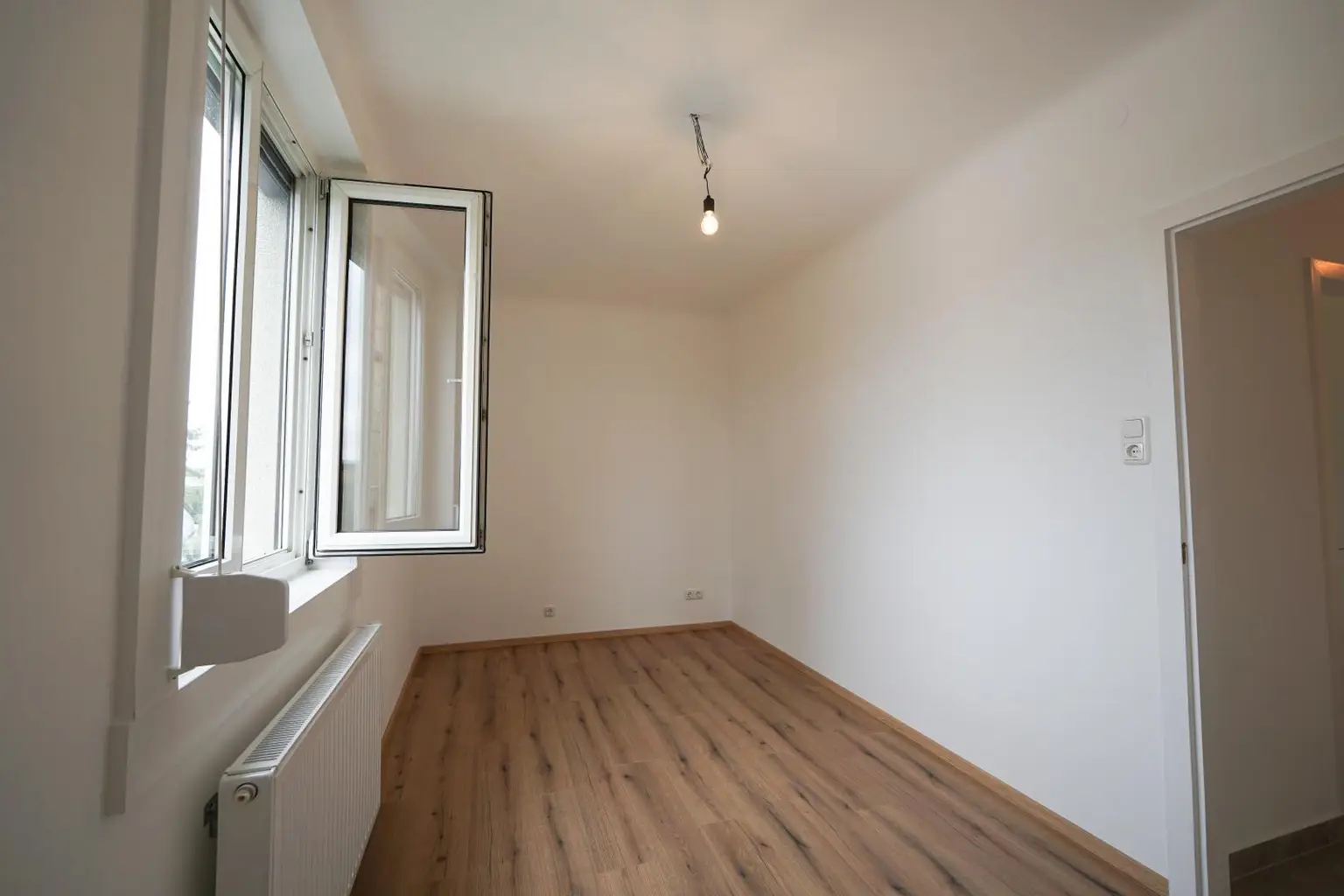 ERSTBEZUG NACH GENERALSANIERUNG – 3-Zimmer-Mietwohnung mit Balkon, Keller & Garage