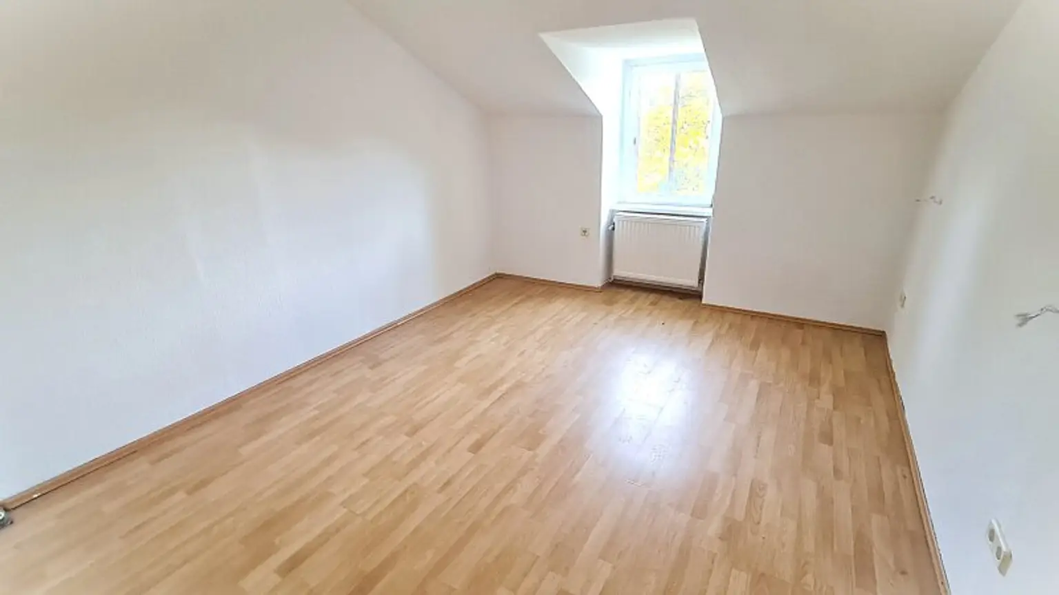 DORNBACH: Repräsentative Villa in Aussichtslage