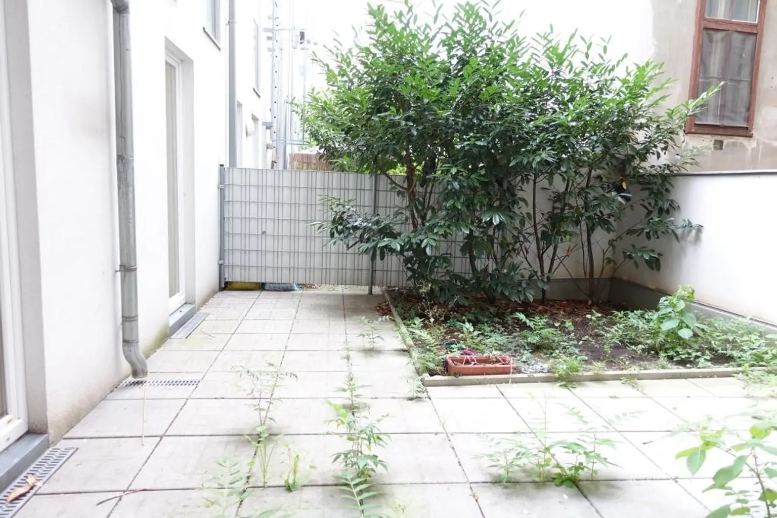 Terrasse und Pflanzzone