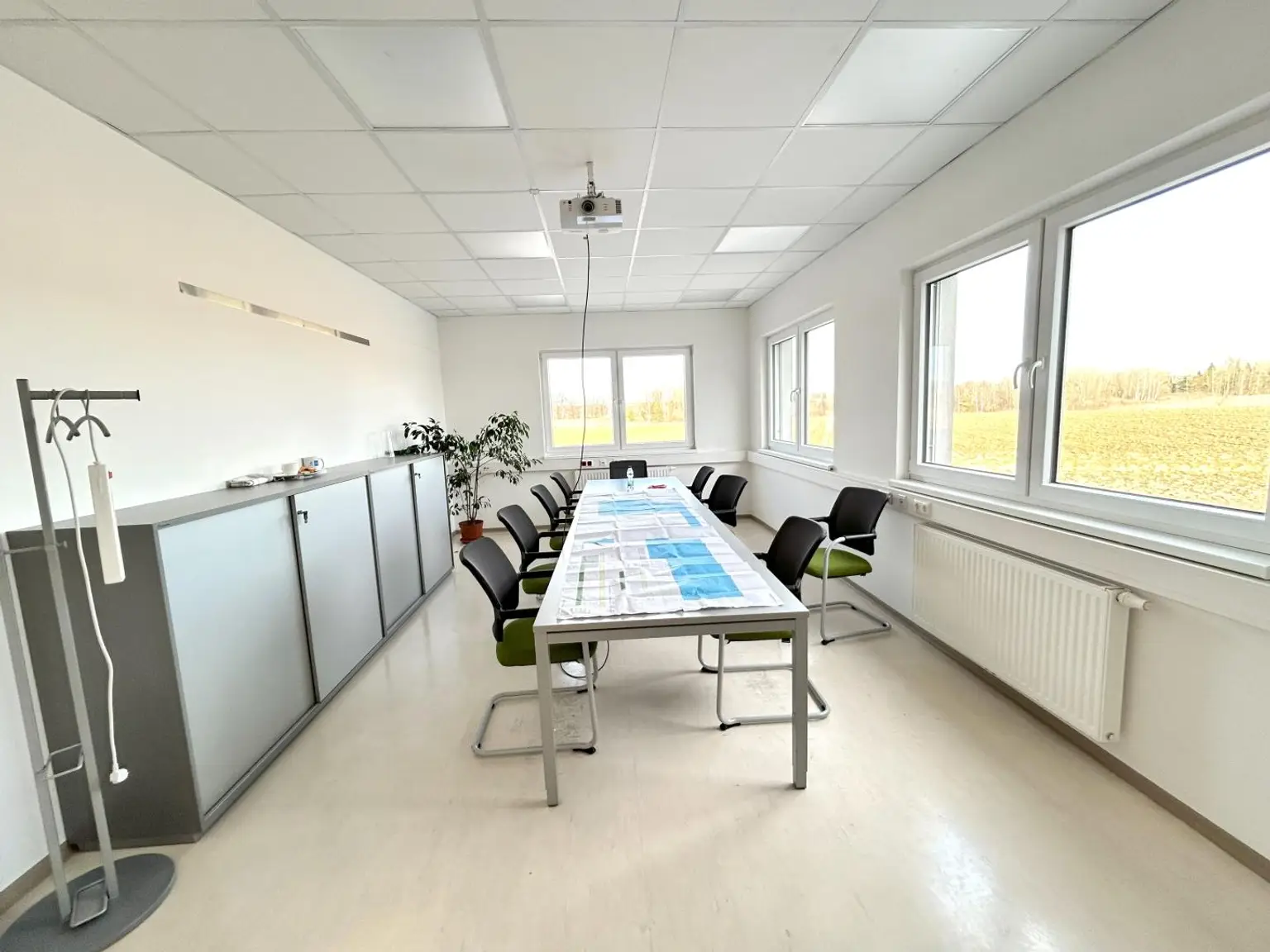 Neuwertige Lagerhalle sowie Produktionsstandort mit Büroflächen