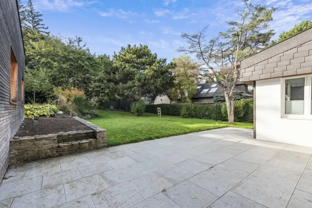 Exklusive Villa mit Nebengebäude in Gießhübl – Wohnen, Arbeiten & Wellness in Premiumlage