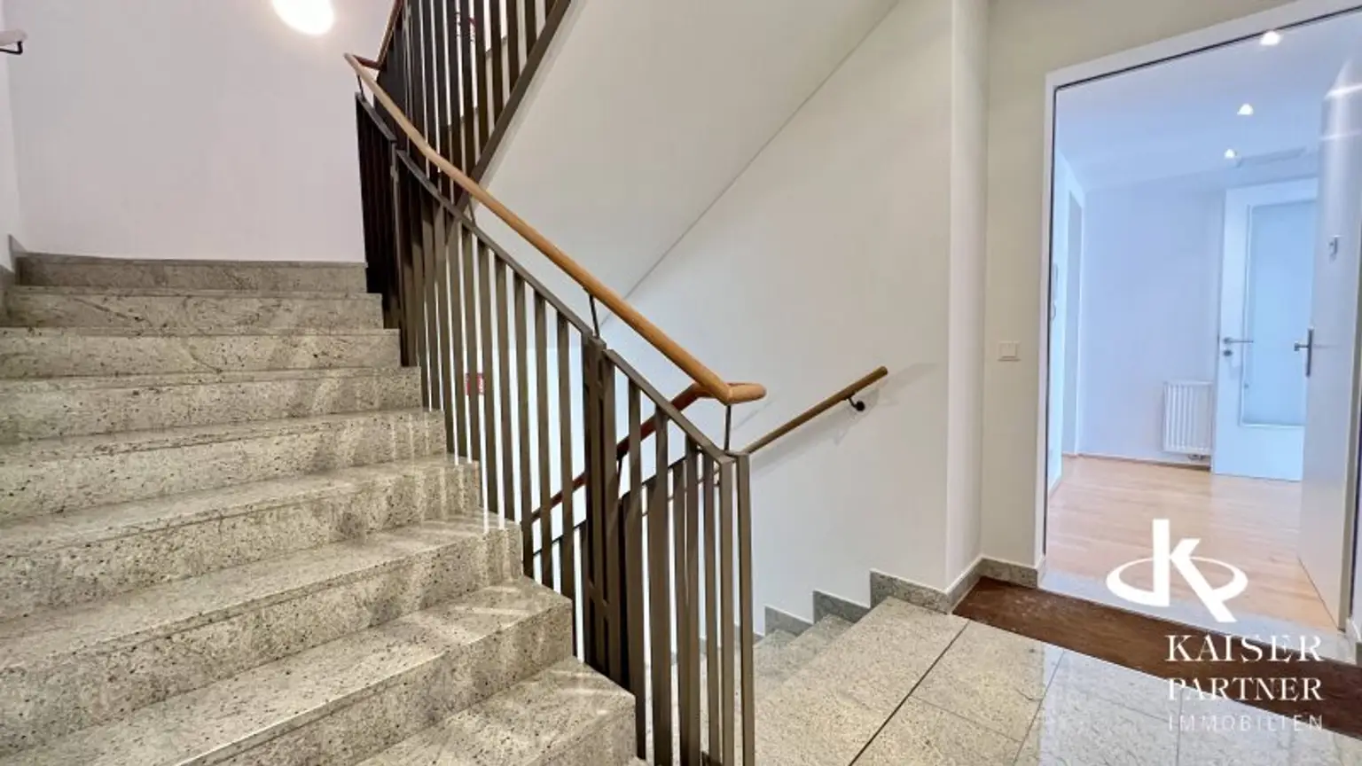 Kaasgraben, moderne 4-Zimmer-Wohnung mit 2 Balkonen, perfekte Raumaufteilung!
