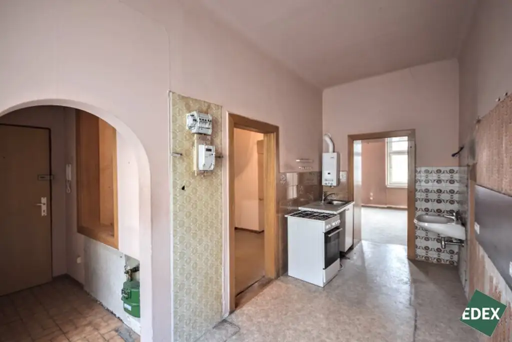 Kleines Sanierungsobjekt im 3. Stock – Altbauwohnung mit Potenzial