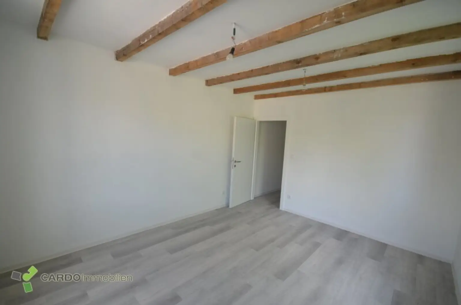 Frisch sanierte Stockhaus mit Pool in Grünlage, ruhigen Nebenstraße