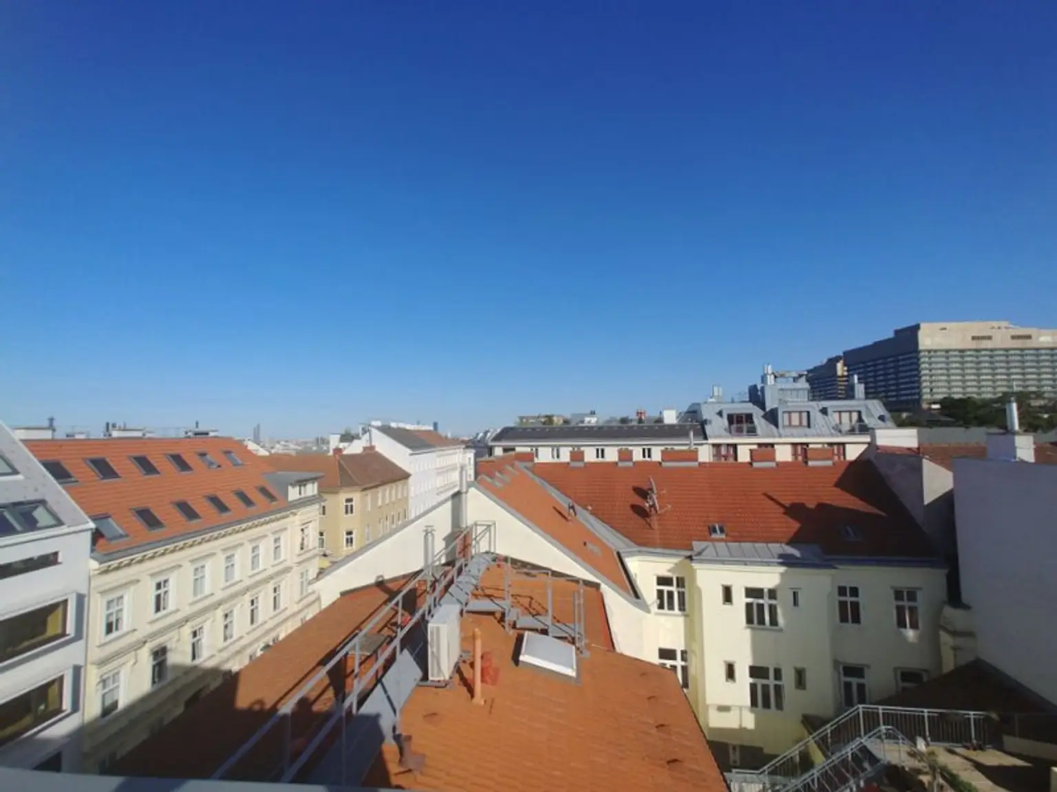 Hochwertige DG-Wohnung mit 3 Terrassen in der Staudgasse