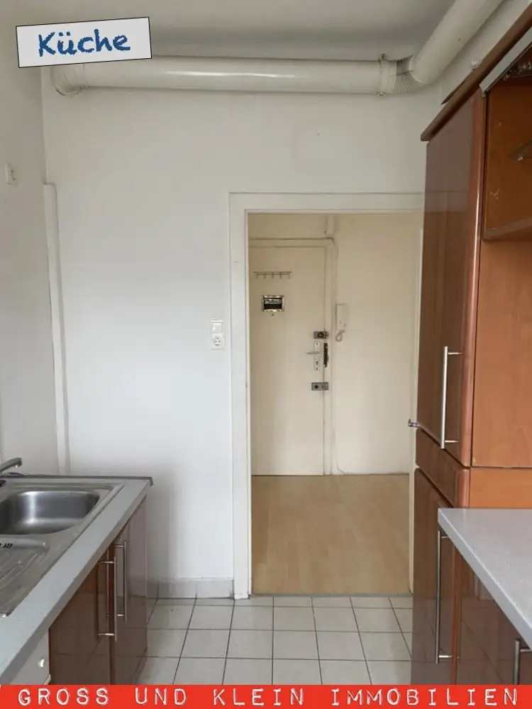 Zimmer_Küche_
Kabinett  - Wohnung 

Gute Lage_zwischen
2 U-Bahn-Stationen