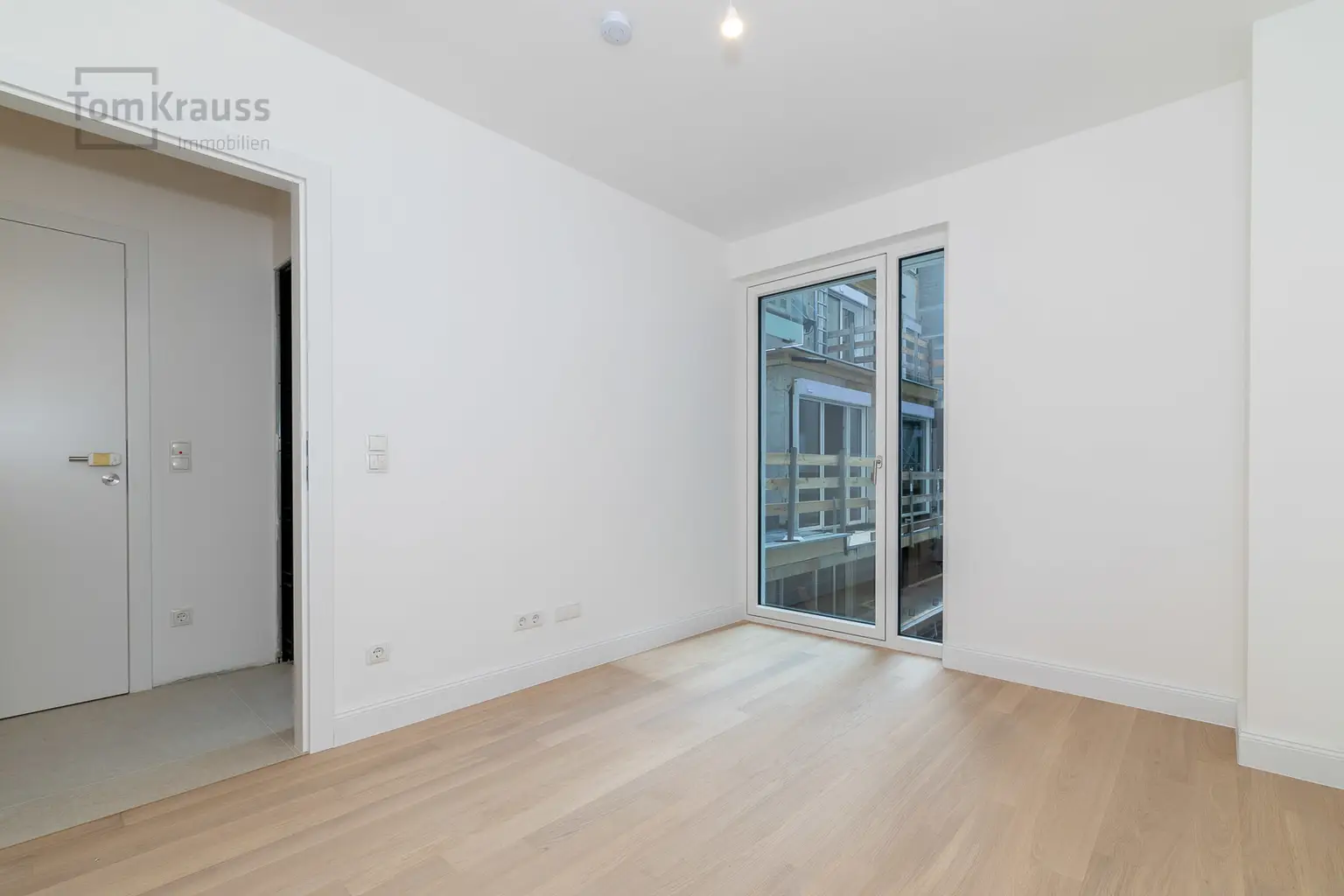KARMELITERVIERTEL: Modern Wohnen mit WEITLÄUFIGER TERRASSE