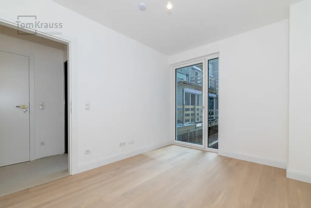 KARMELITERVIERTEL: Modern Wohnen mit WEITLÄUFIGER TERRASSE