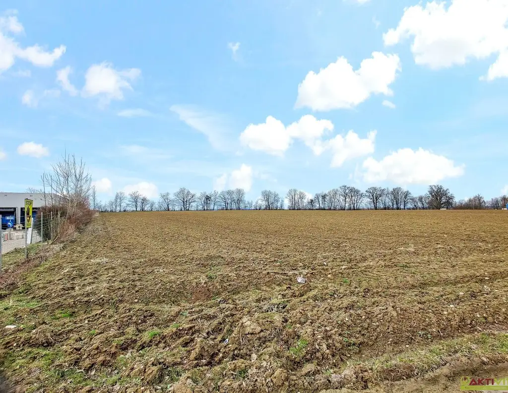 Großes Betriebs-Baugebiet direkt an der Autobahn A8! - Großes Potential als Pacht oder Baurecht. - An der Grenze zu DE.