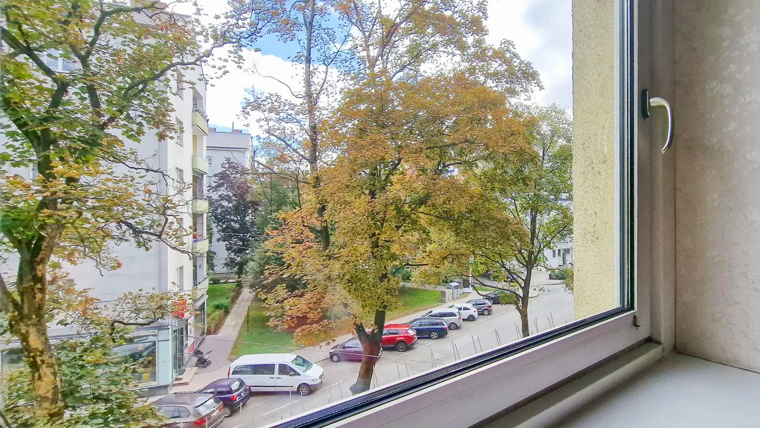 Helle Eigentumswohnung mit Grünblick im 3. Liftstock eines thermisch sanierten Hauses