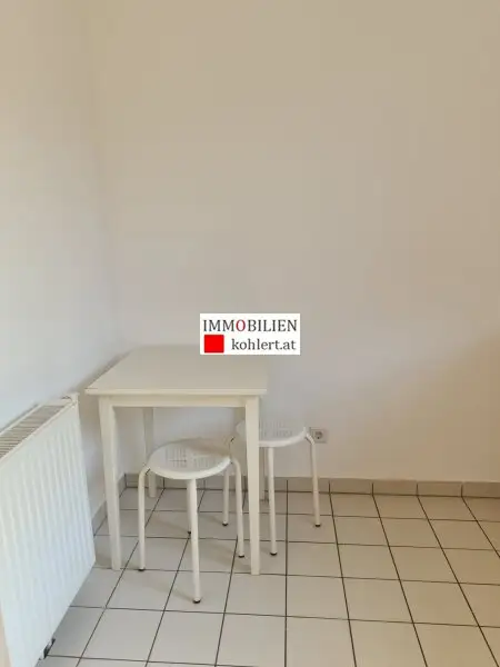 GEMÜTLICHE 2-ZIMMERWOHNUNG MIT LOGGIA, ALLE NEBENRÄUME, GARAGENSTELLPLATZ IM EIGENTUM