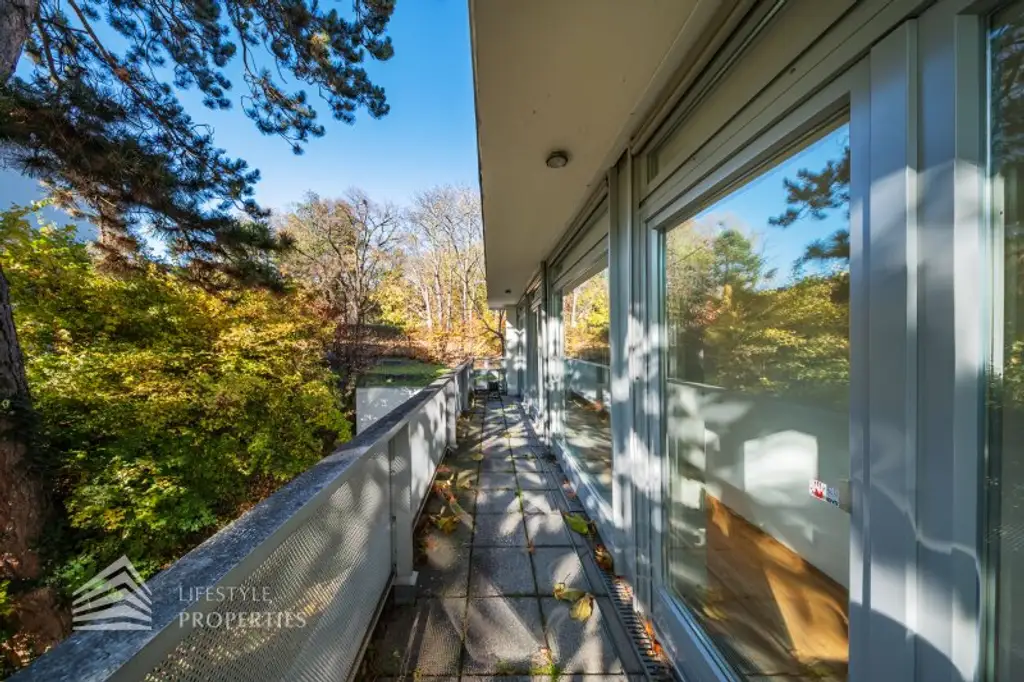 Wunderschöne 5 - Zimmer Wohnung mit Terrasse und Garten