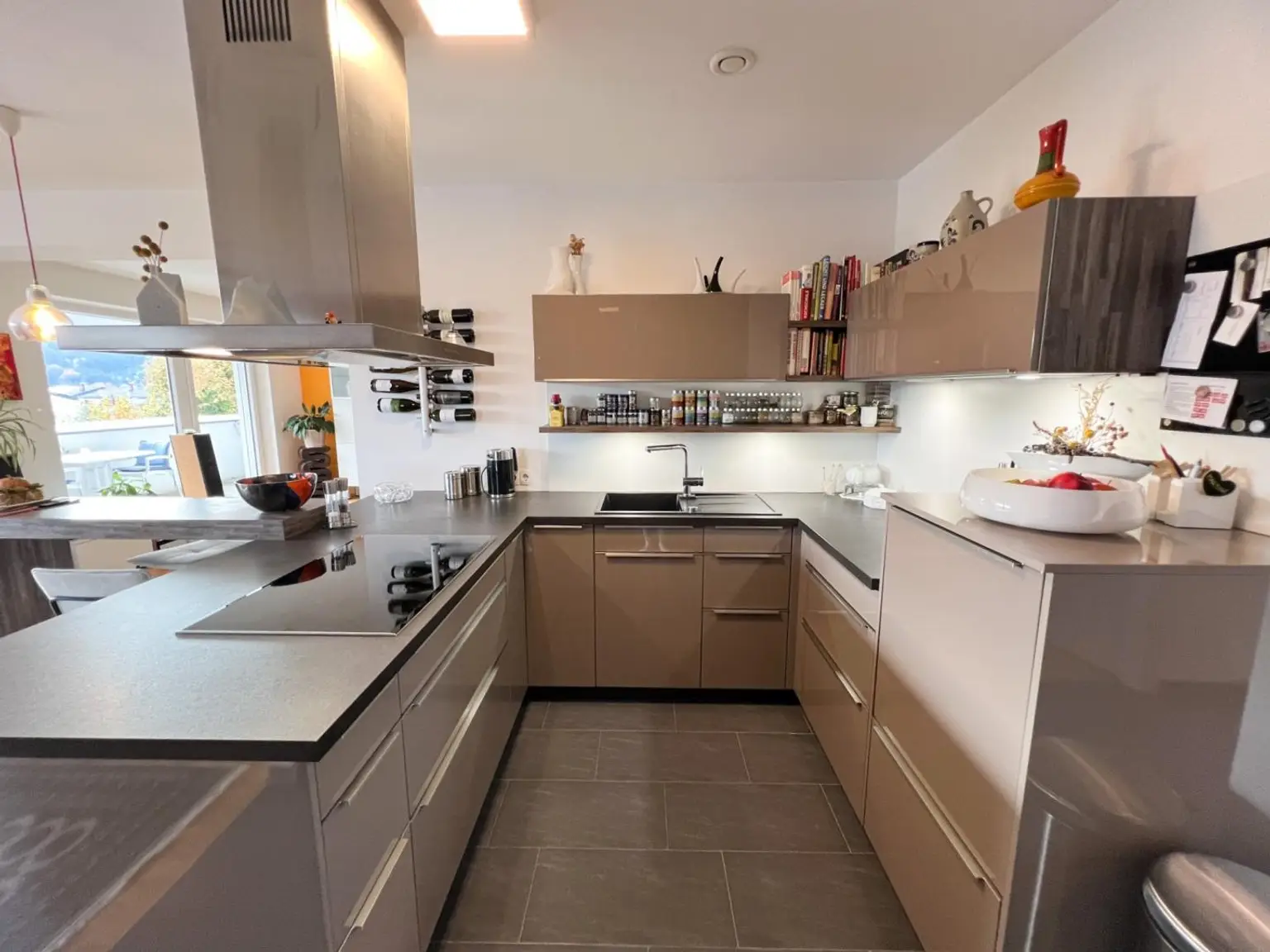 OPEN HOUSE! Moderner Penthousetraum mit Einliegerwohnung, XXL-Panoramaterrasse mit Traunsteinblick, Sauna & 3 TG-Plätze in 1A Lage Tegetthoffstraße