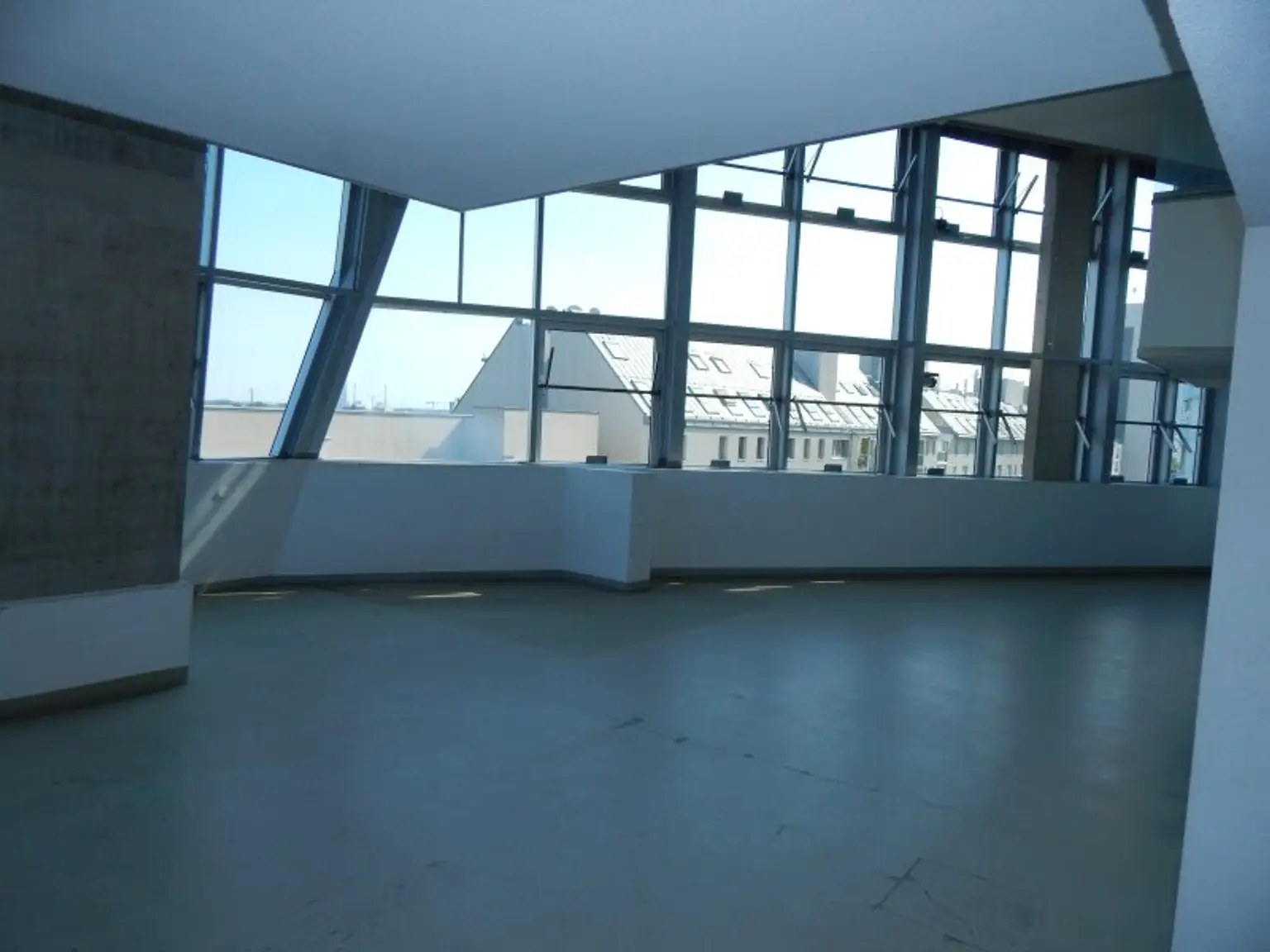 Blick zur Alten Donau vom 8.Liftstock - nähe U-Bahn und Donau Zentrum