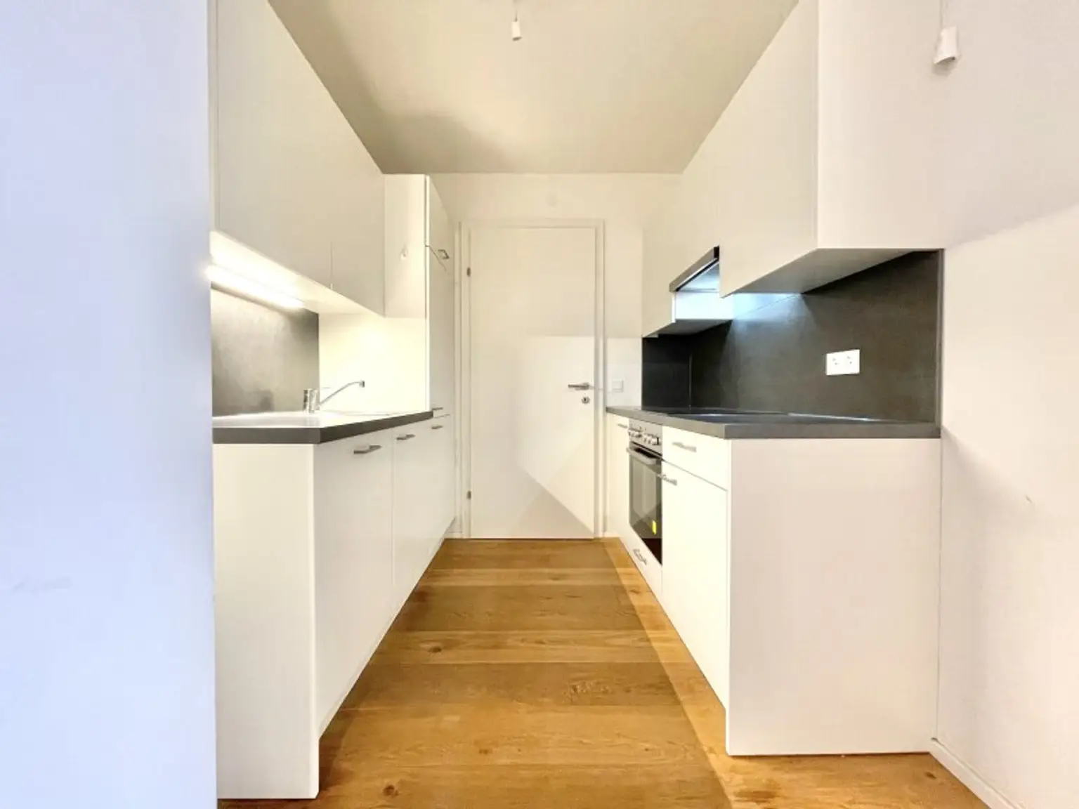 *WARMMIETE - Goldener Hirsch – Stilvolle 3-Zimmer-Wohnung mit Balkon in der Ziedlergasse, 23. Bezirk*