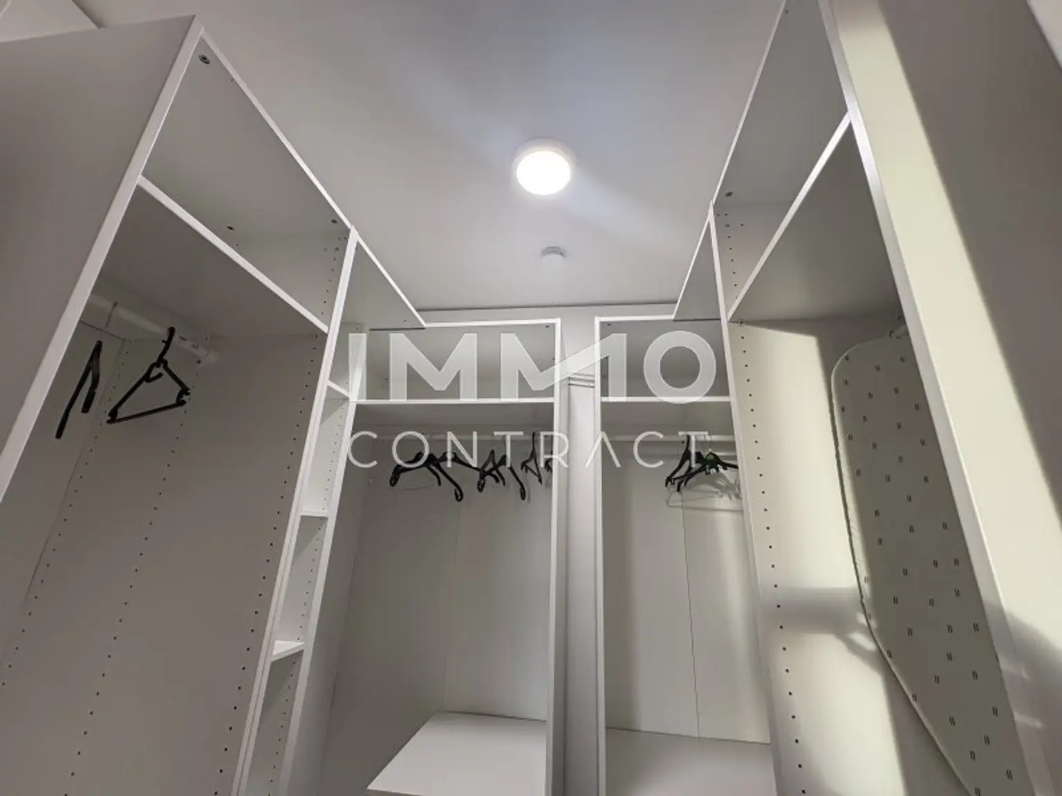 Stephansdom & Sonnenuntergang inklusive: Gemütliche Vierzimmer-Wohnung mit Concierge, Party & BBQ Lounge, Pool usw.