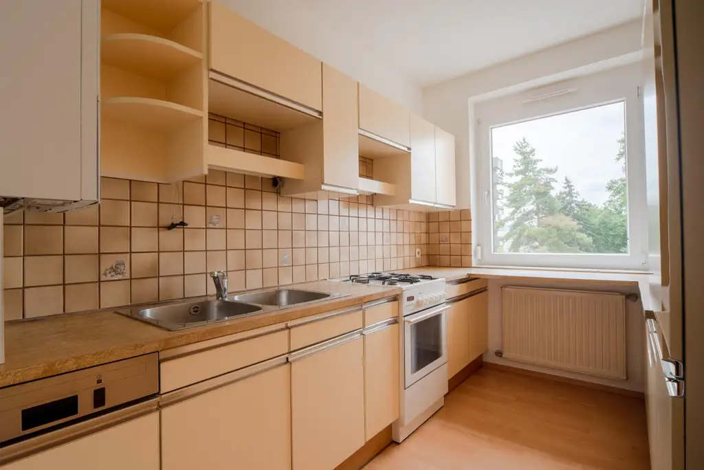 Preisreduziert! 2000 Stockerau: Ruhige und sehr helle 4 Zimmer-Eigentumswohnung mit Loggia