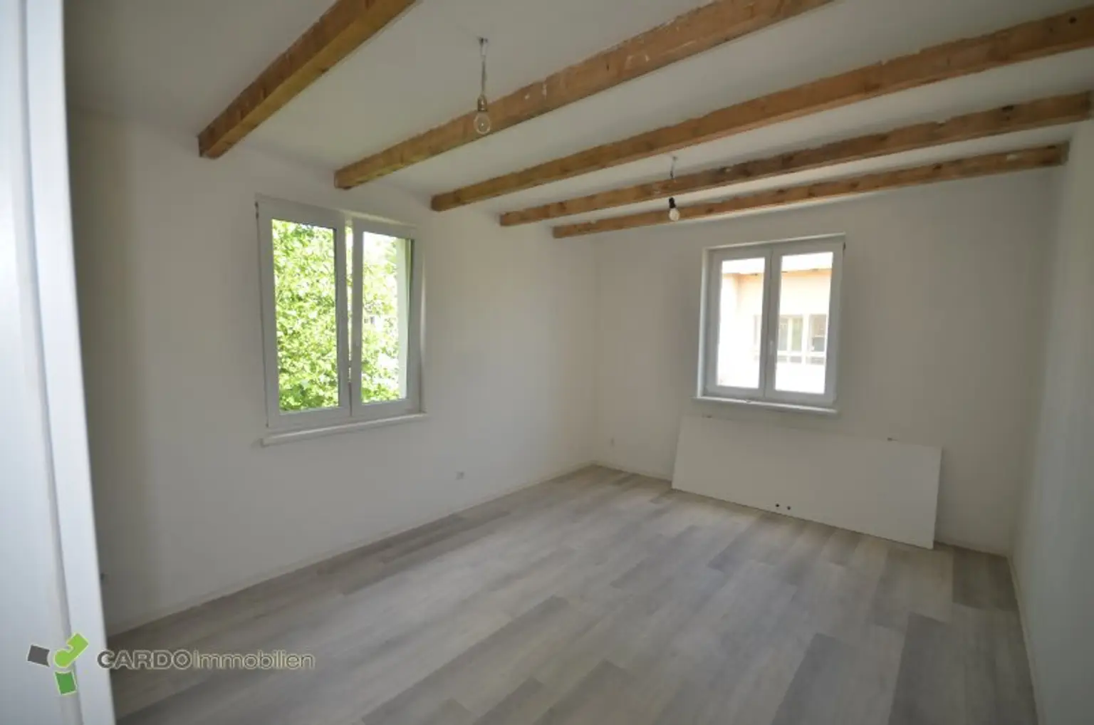 Frisch sanierte Stockhaus mit Pool in Grünlage, ruhigen Nebenstraße