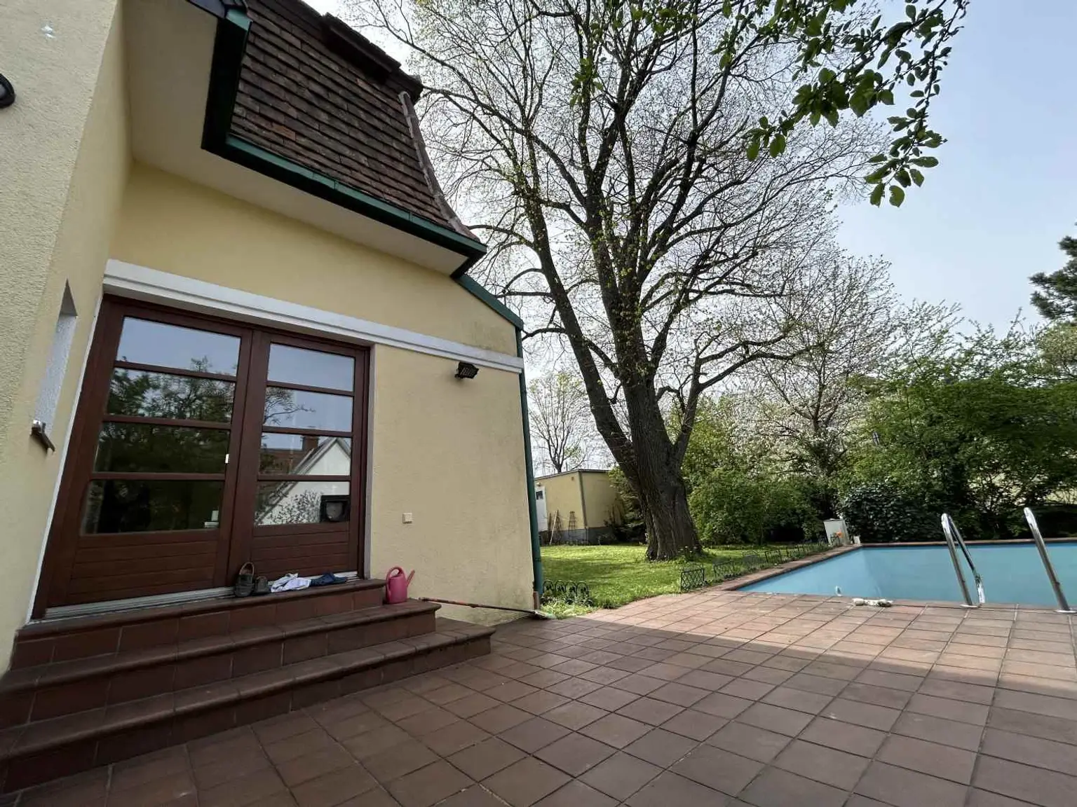 Einfamilien-Villa mit traumhaftem Naturgarten in begehrter Perchtoldsdorfer Lage!