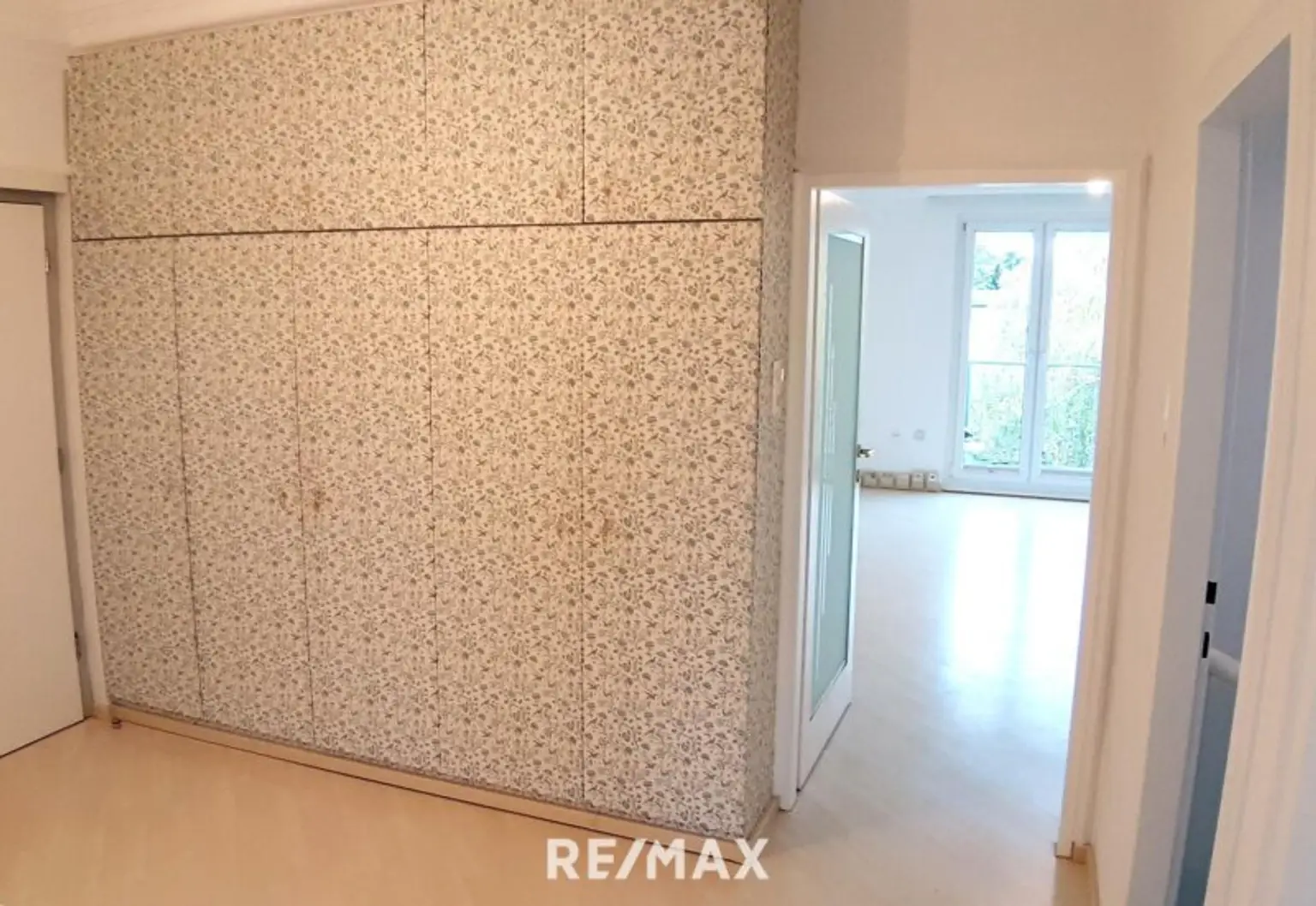 2. Etage, Vorraum, Blick z. Loggia