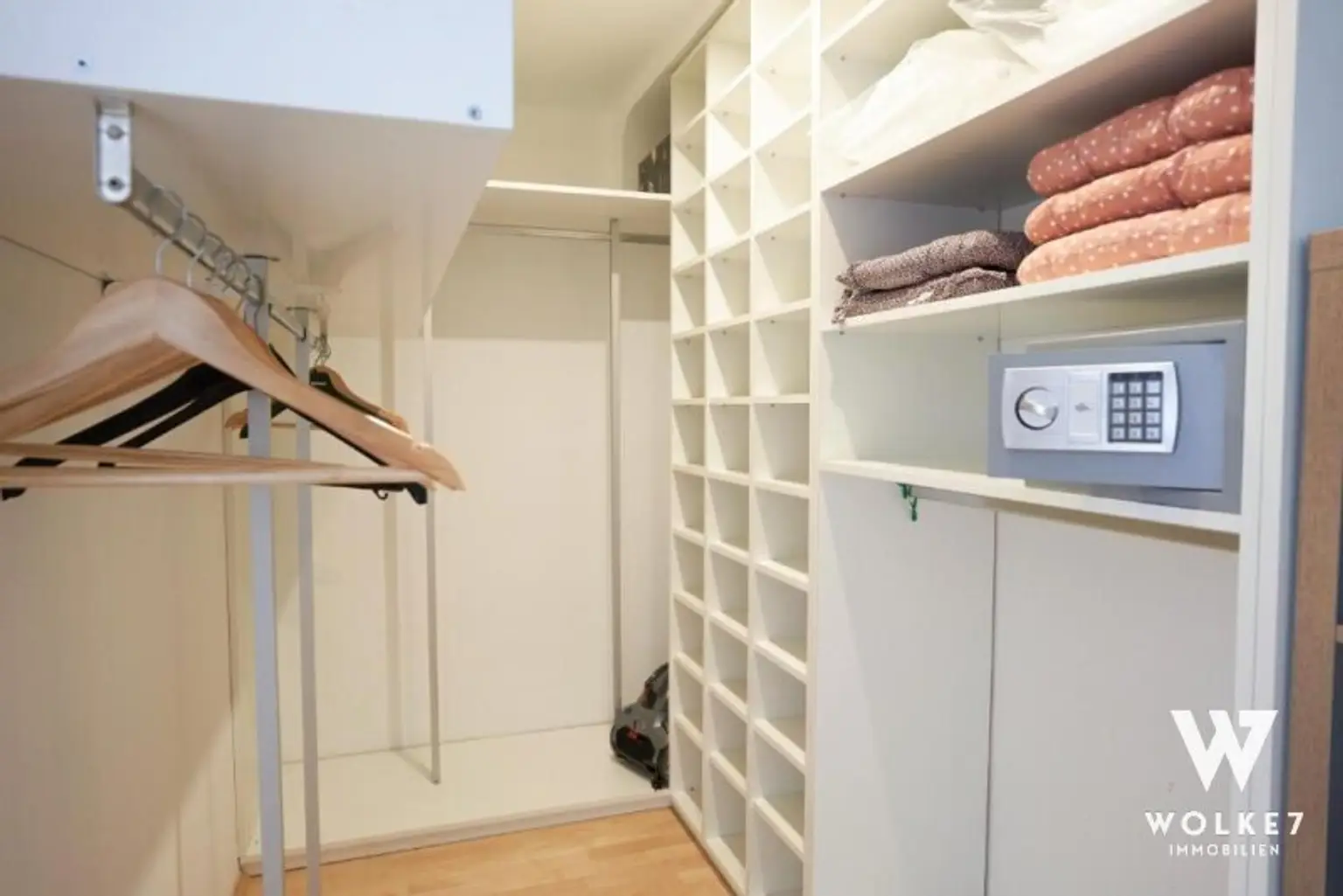 Helle 3-Zimmer-Wohnung mit gr. Terrasse nahe Naschmarkt | Klima | 3 Gehminuten U4 Pilgramgasse