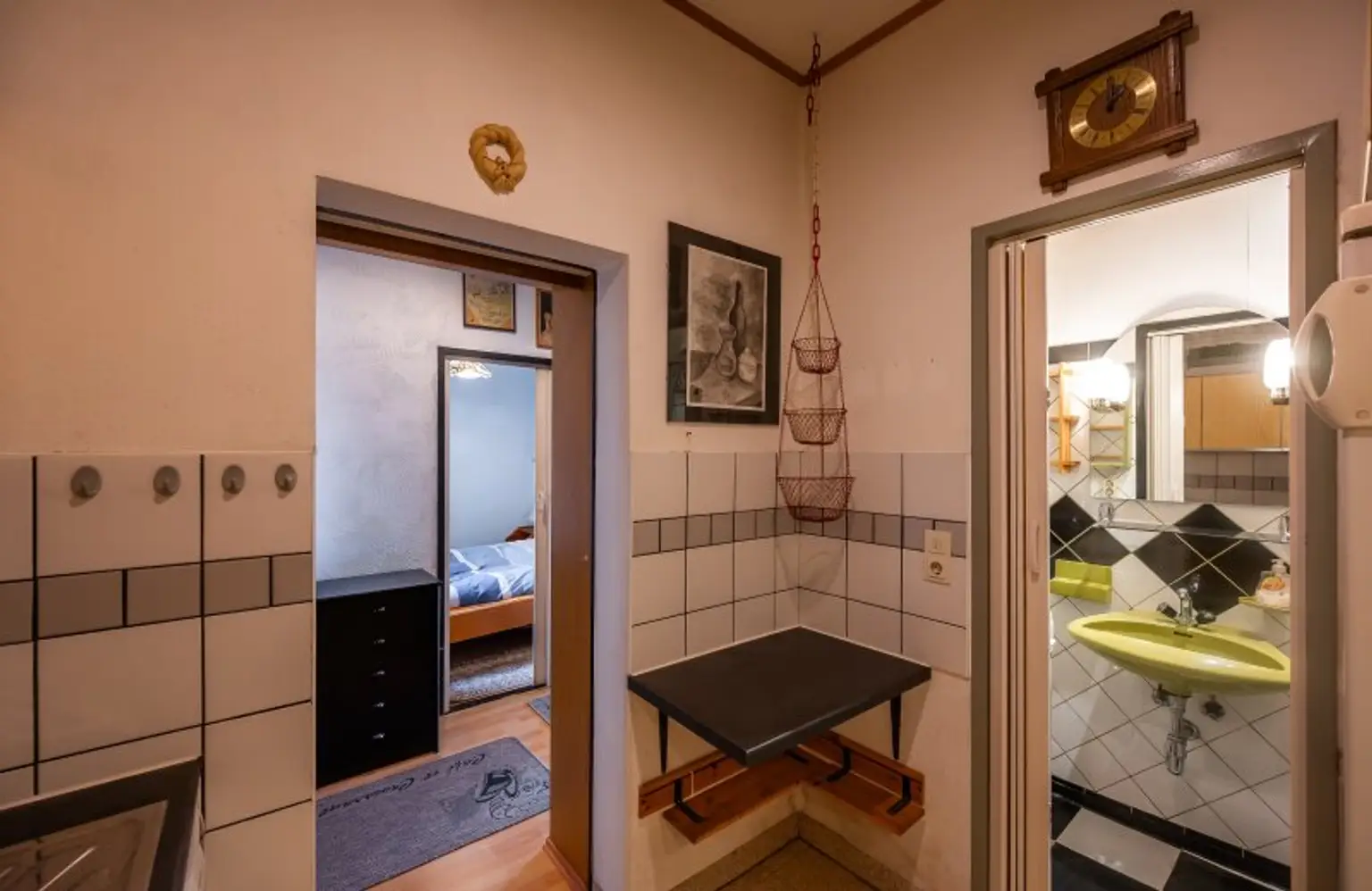 ++NEU++ Sanierungsbedürftige 3-Zimmer Altbauwohnung in guter Lage!!