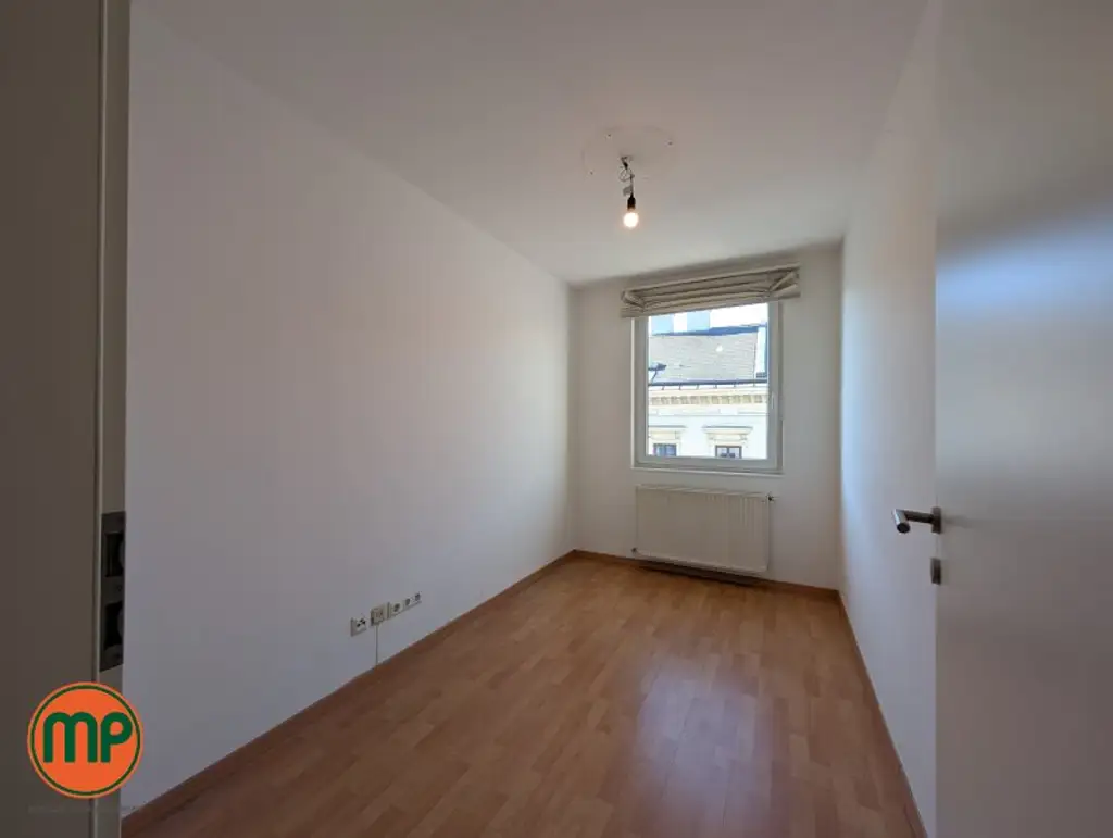 NUR FÜR ÄRZTE: Patientenpotential trifft Top-Anbindung: Ihre Praxis direkt an der U6