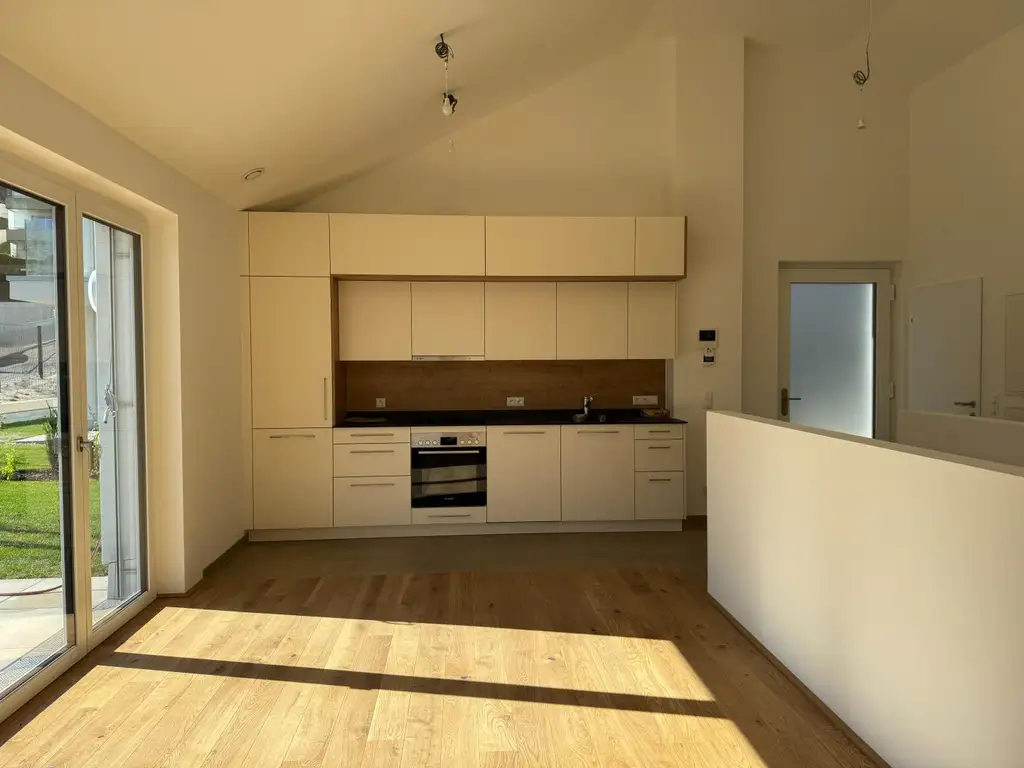 Erstbezug - 3 Zimmer-Wohnung mit Hausflair mitten in Gmunden