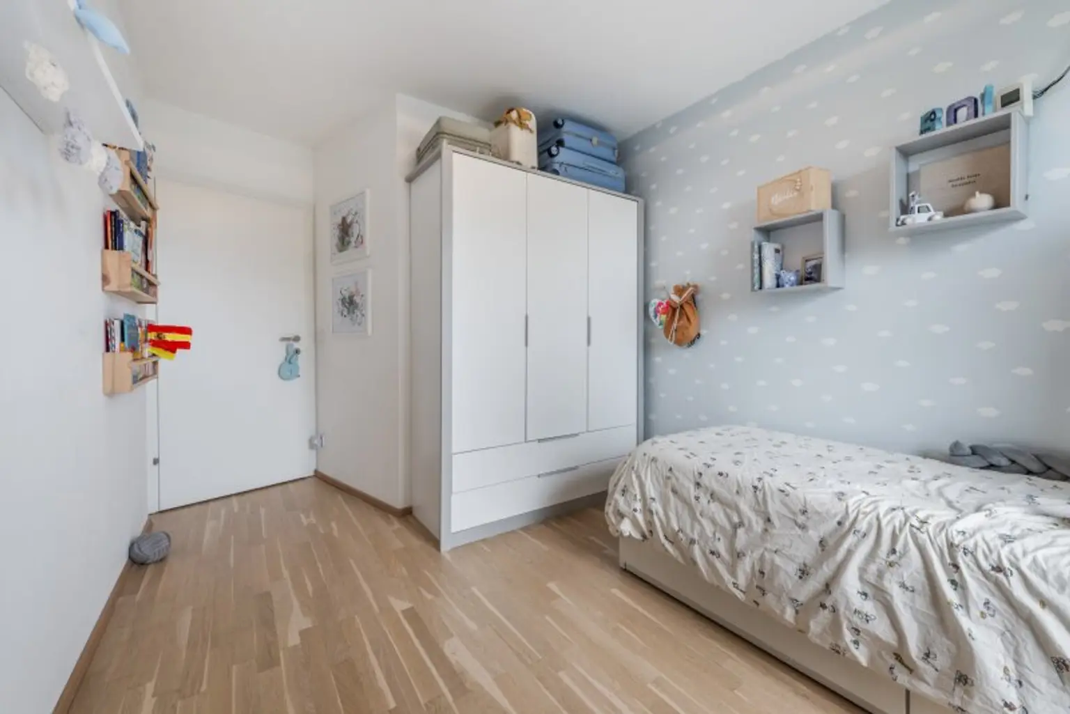 Rarität und Wohntraum! Dachgeschosswohnung mit südwestseitiger Terrasse an der oberen Alten Donau auf Eigengrund! Garagenplatz inkludiert