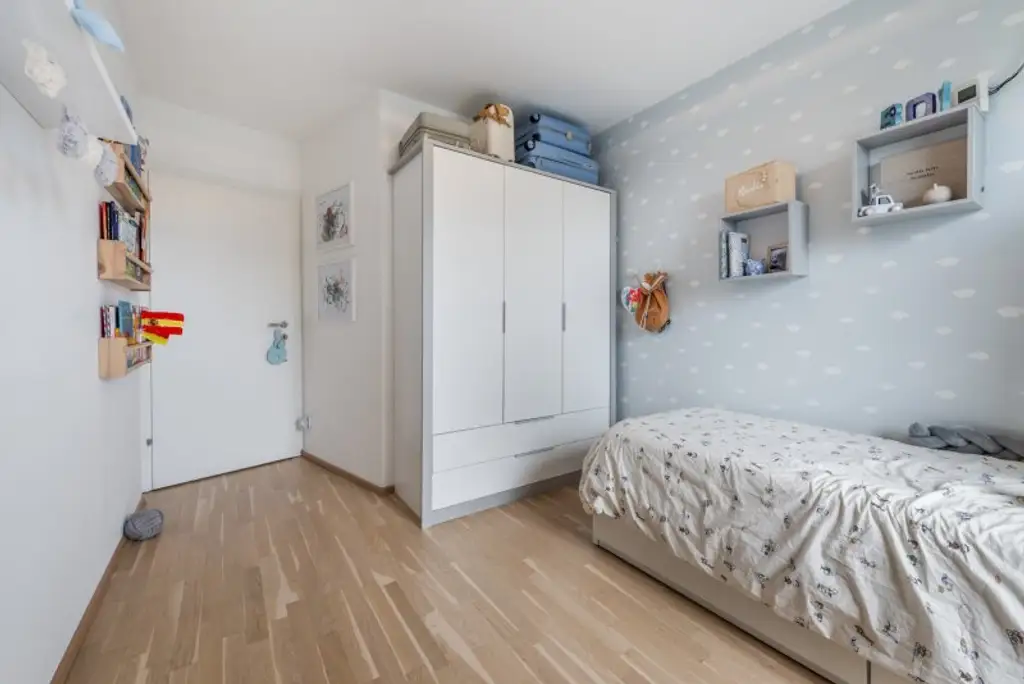Rarität und Wohntraum! Dachgeschosswohnung mit südwestseitiger Terrasse an der oberen Alten Donau auf Eigengrund! Garagenplatz inkludiert