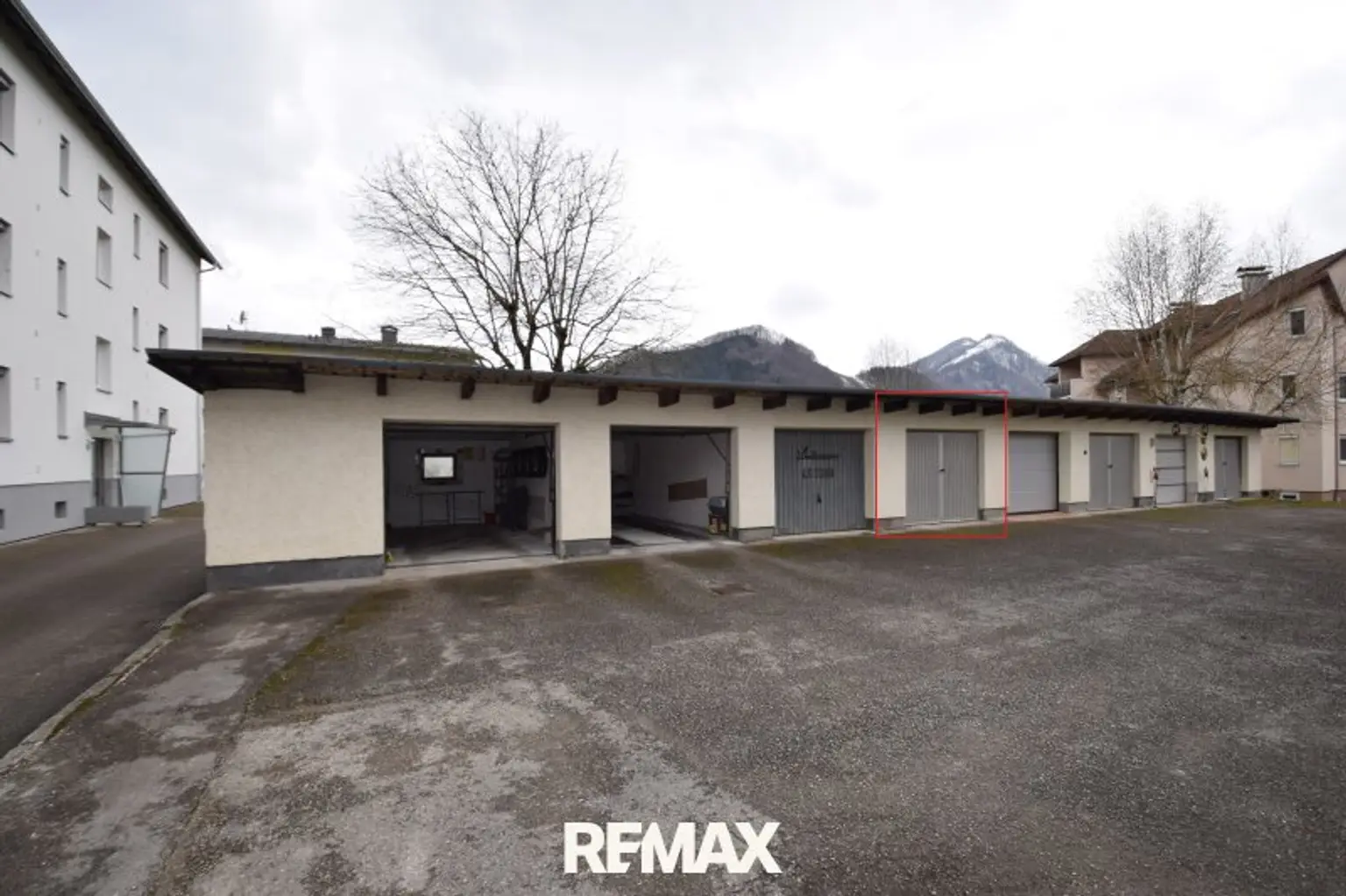 dazugehörige Garage