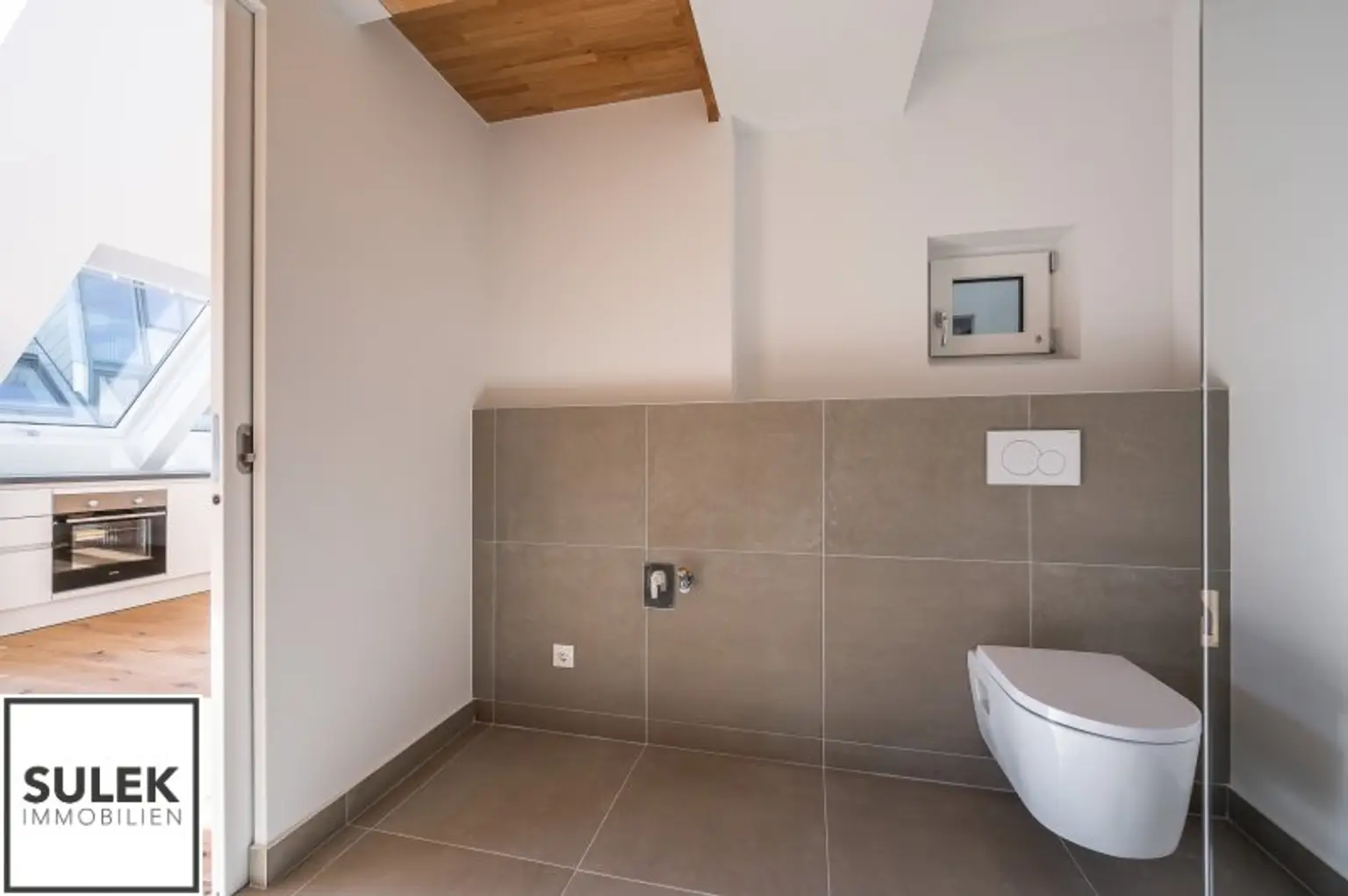 lichtdurchfluteter DG-Erstbezug mit offener Galerie und hochwertiger Ausstattung