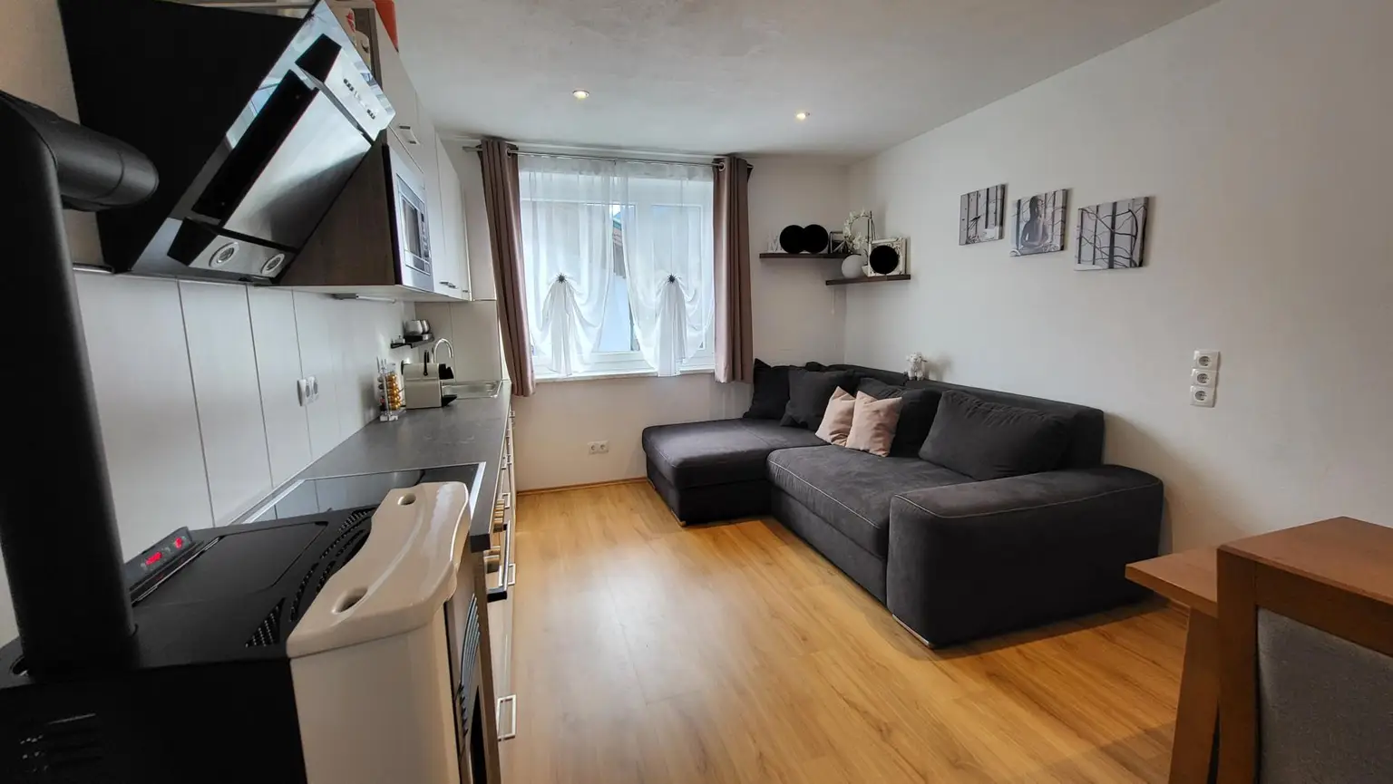 Küche mit Wohn-Essbereich