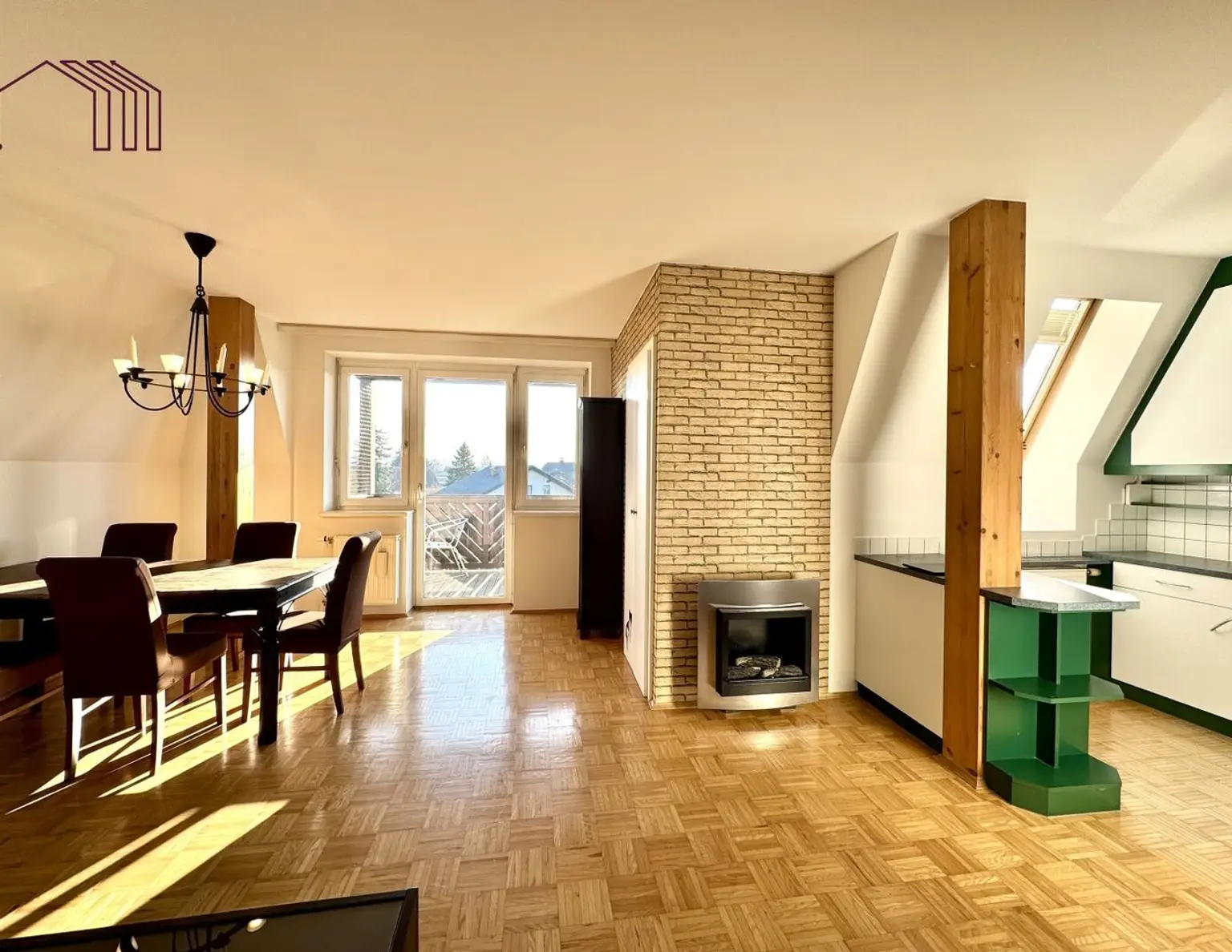 AB SOFORT VERFÜGBAR : Sonnige und geräumige 2-Zimmer-Wohnung mit überdachtem Balkon und Carport