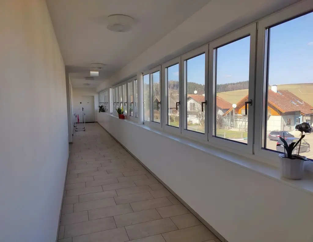 modernes barrierefreies Zinshaus mit großzügigen Freiflächen