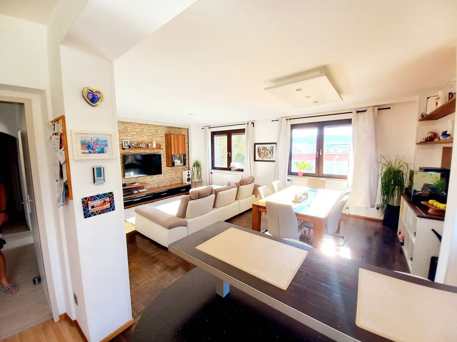 Sonnige 5 Zimmer-Wohnung mit Anningerblick