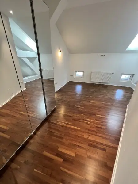 Hier bleiben keine Wünsche offen - Exklusive Maisonette mit 44m² Terrasse nahe Naschmarkt zu mieten!