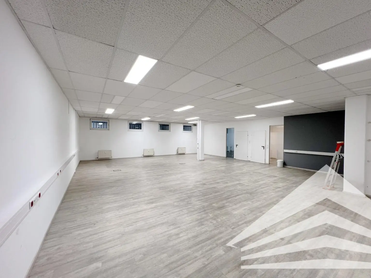Ausbildungsräume und Büroräumlichkeiten auf 540 m² nähe Industriezeile!