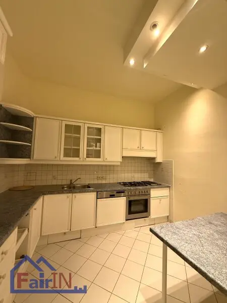 NEU PREIS***ZU VERKAUFEN***Altbaucharme trifft Stadtleben – großzügige 4-Zimmer-Wohnung  nahe Rochusmarkt***