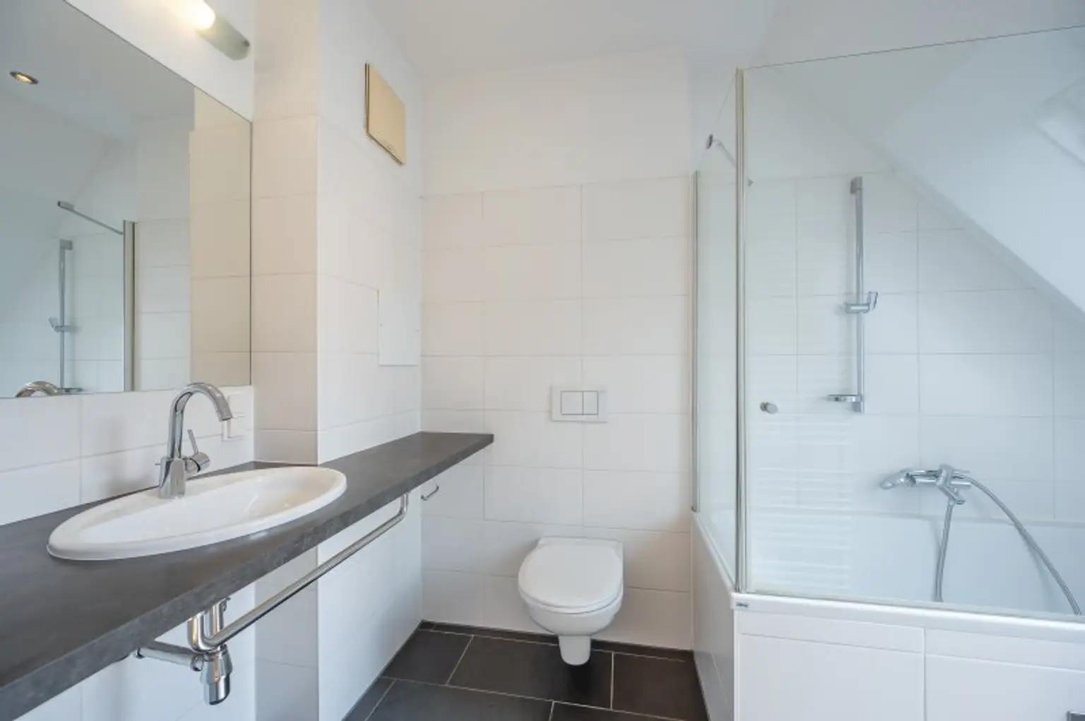 ++NEU++ Fantastisch aufgeteilte 4 Zimmer DG-Wohnung in absoluter Bestlage des 09. Bezirks - Viktor Frankl Park / Mariannengasse. +++ Dachterrasse! ++++