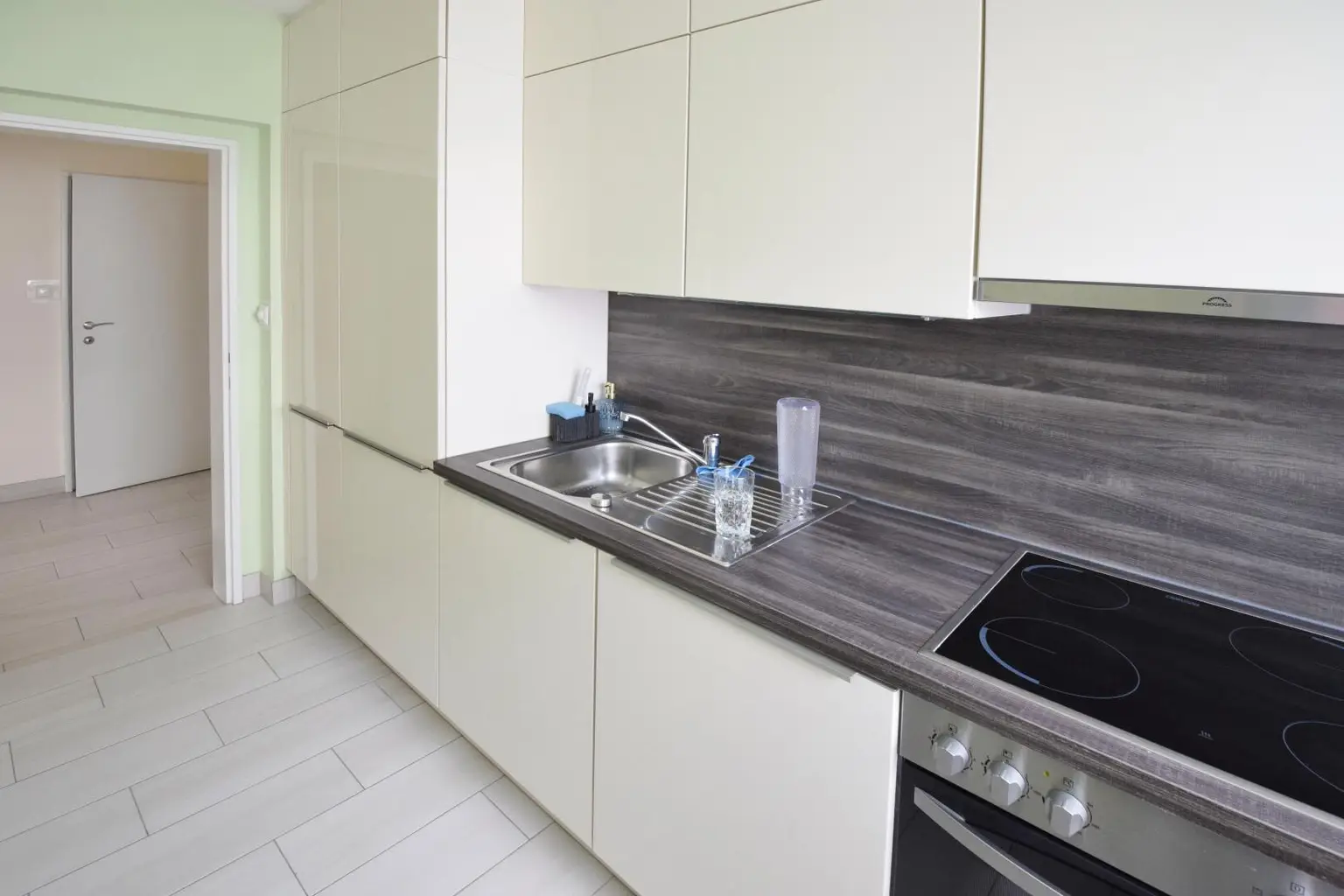 2 Loggien, 3 Zimmer, top Infrastruktur & Zustand