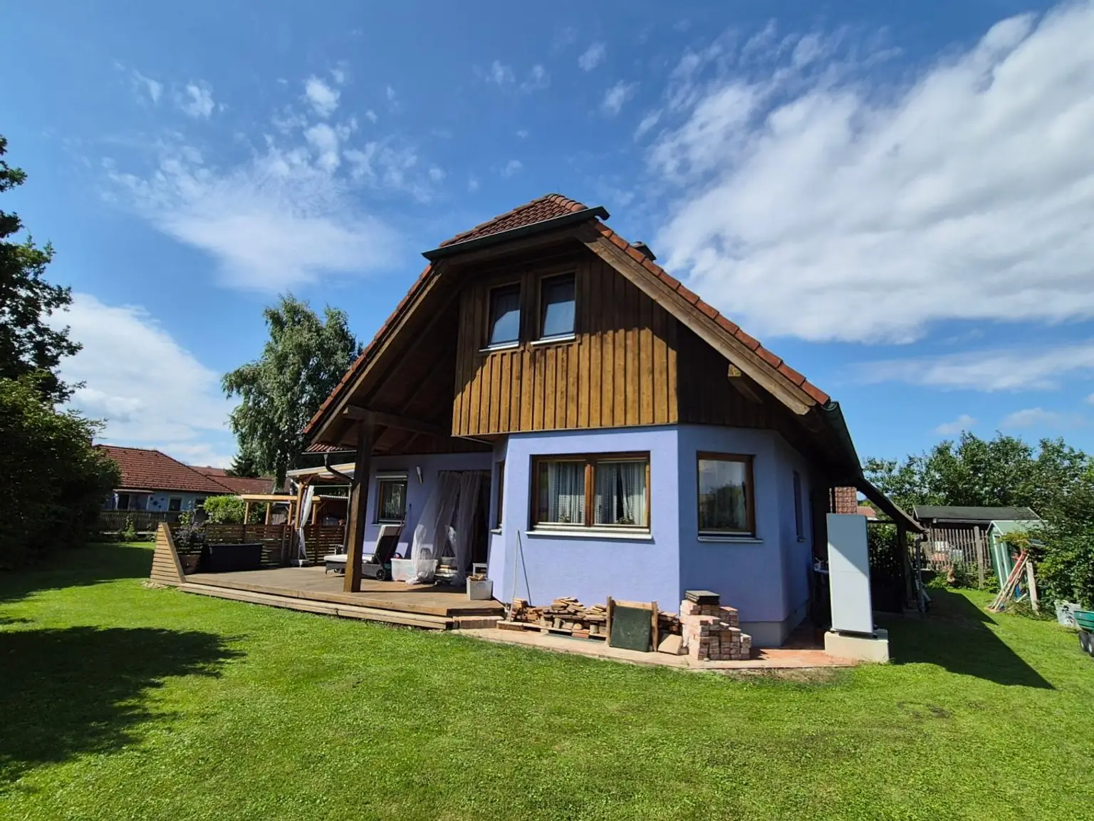 ENTZÜCKENDES LANDHAUS AUF BAURECHTSGRUND